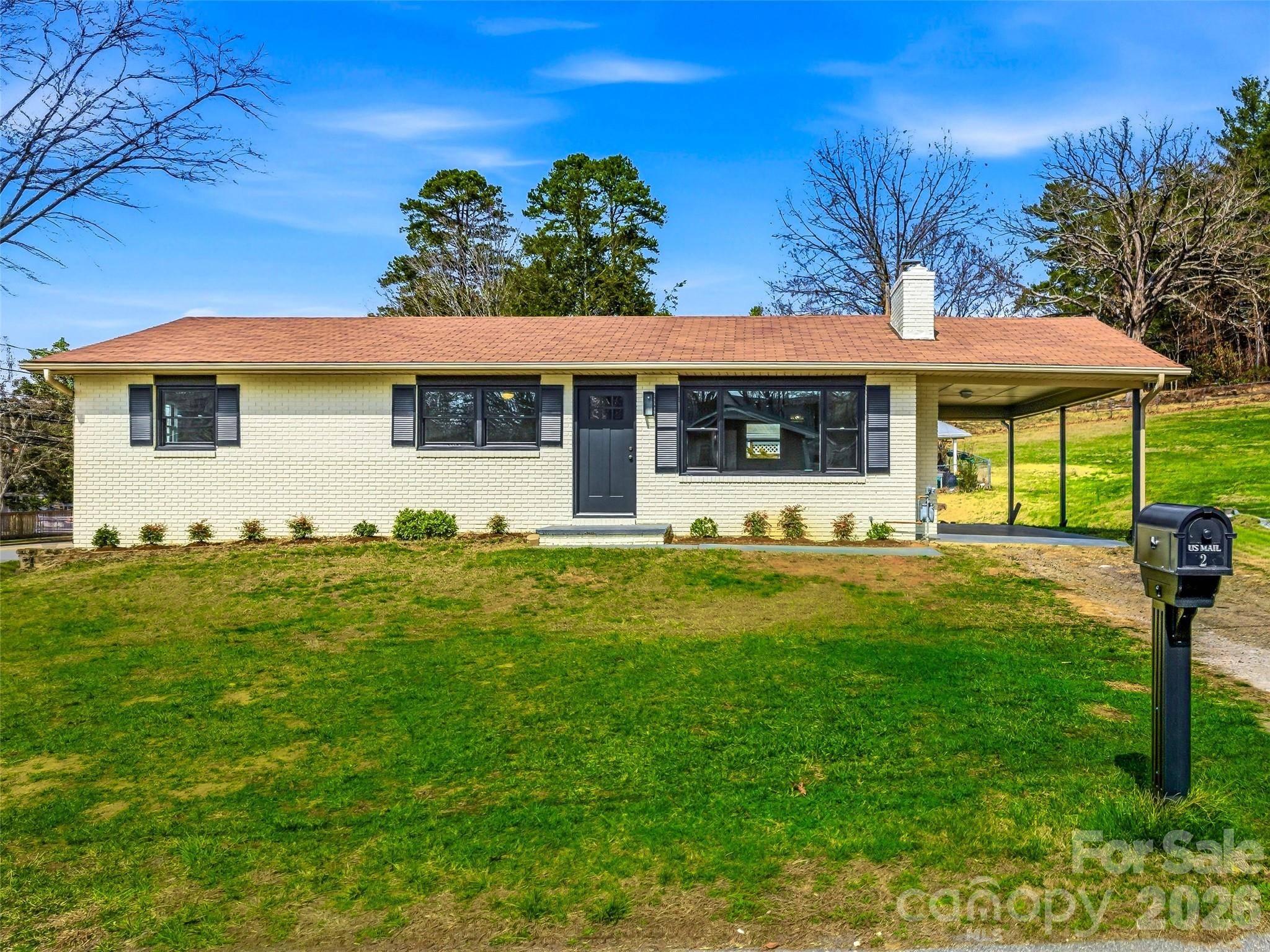 2 Oakland ST, Weaverville, NC 28787