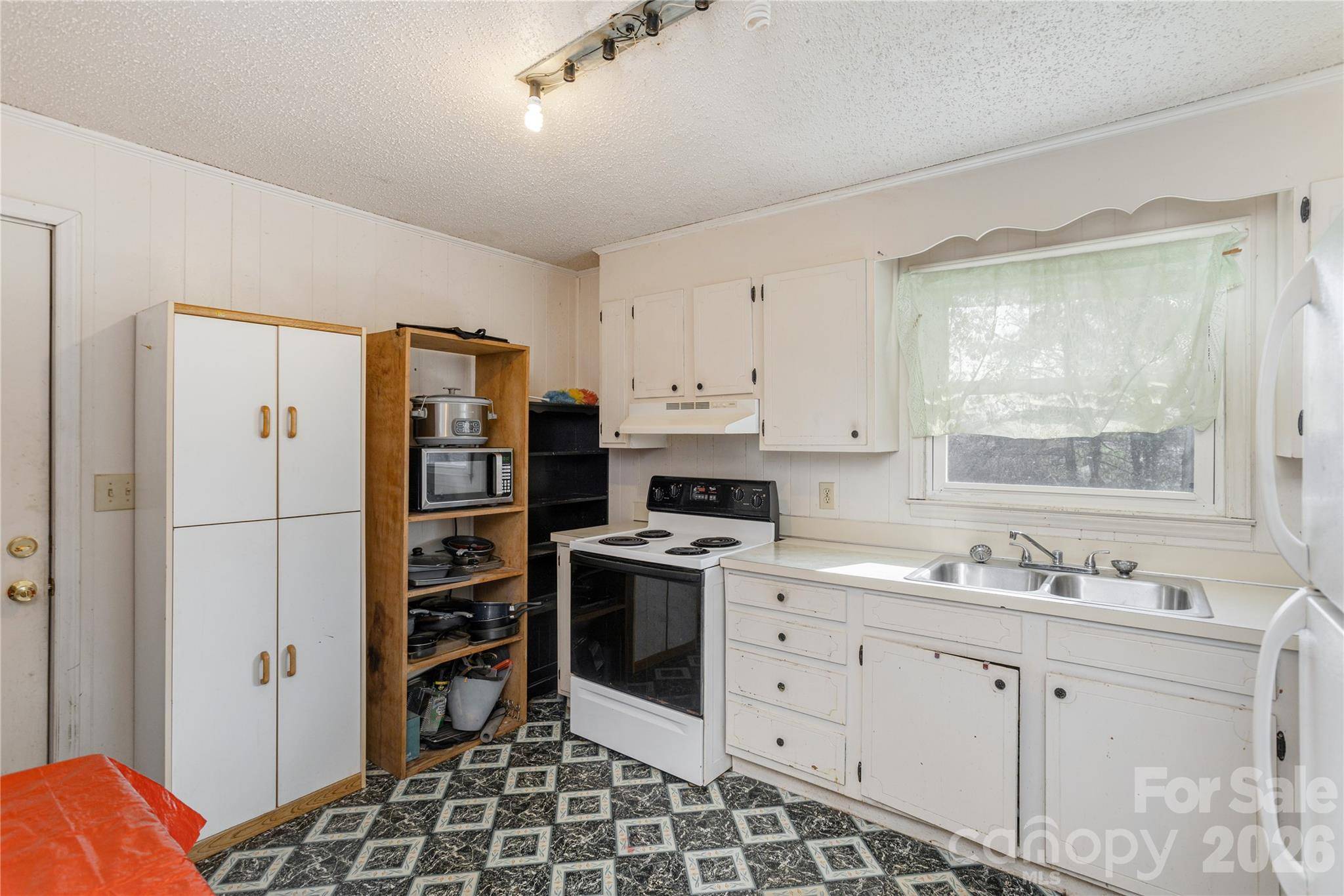 56 Fairview AVE, Hendersonville, NC 28792