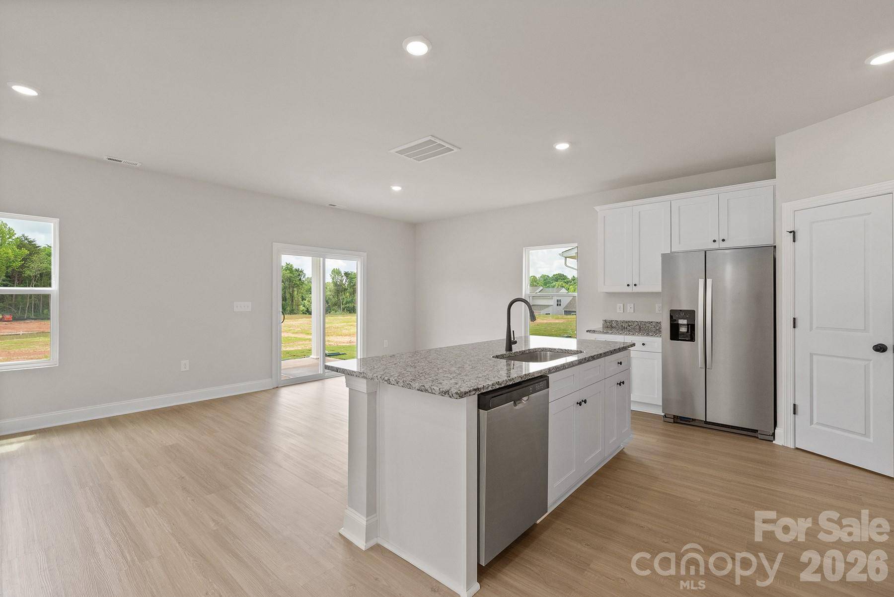 6733 Fairford DR, Charlotte, NC 28215