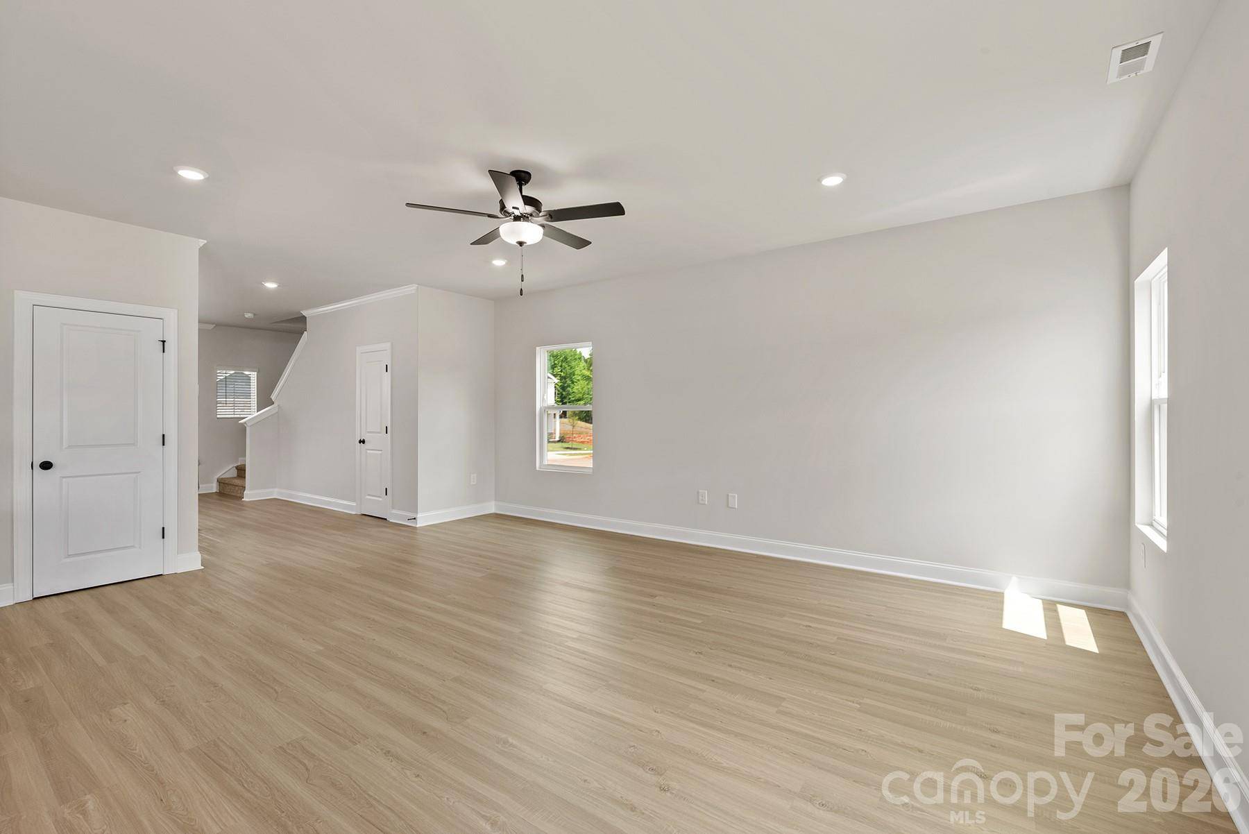 6733 Fairford DR, Charlotte, NC 28215
