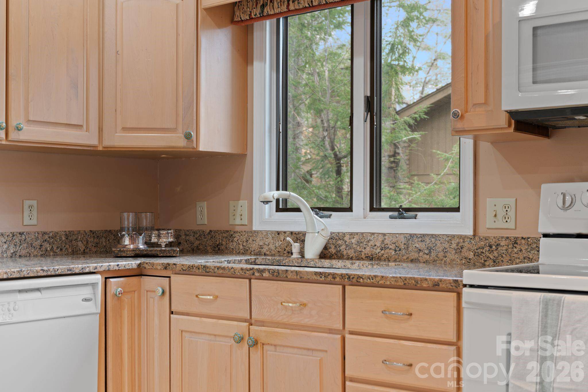 301 N Scarlet Oak LN, Hendersonville, NC 28791