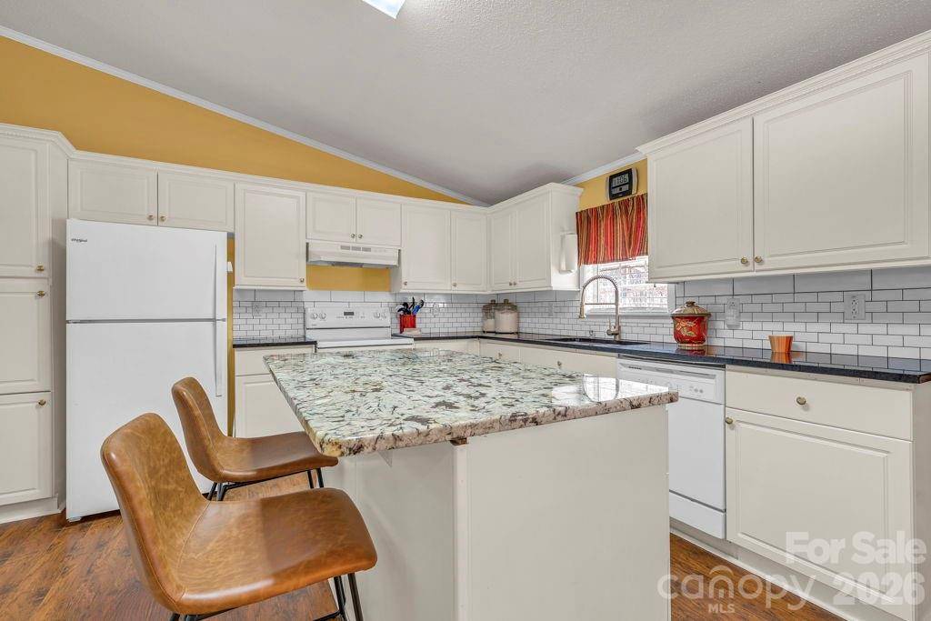 401 Lynn Gap RD, Spruce Pine, NC 28777