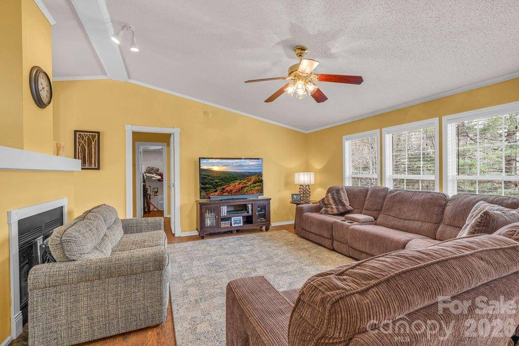 401 Lynn Gap RD, Spruce Pine, NC 28777