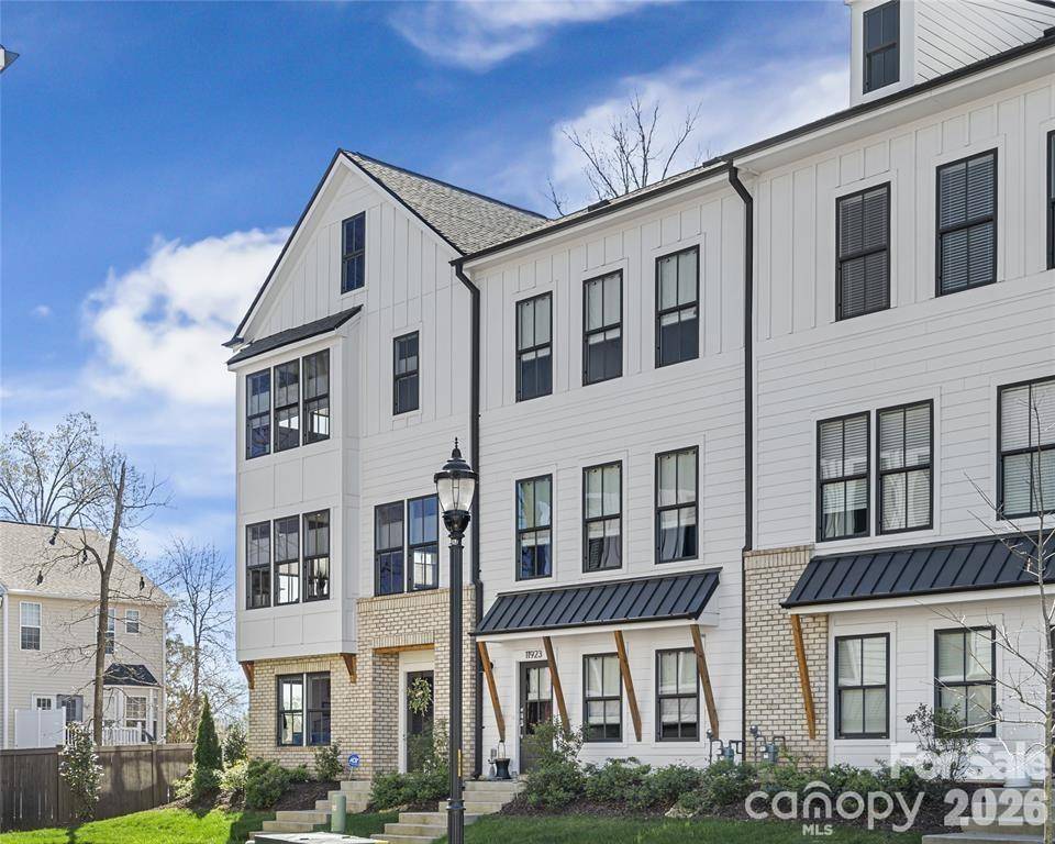 11921 Fiddlers Roof LN, Charlotte, NC 28277