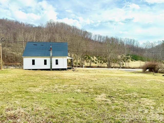 6367 NC 261 HWY, Bakersville, NC 28705