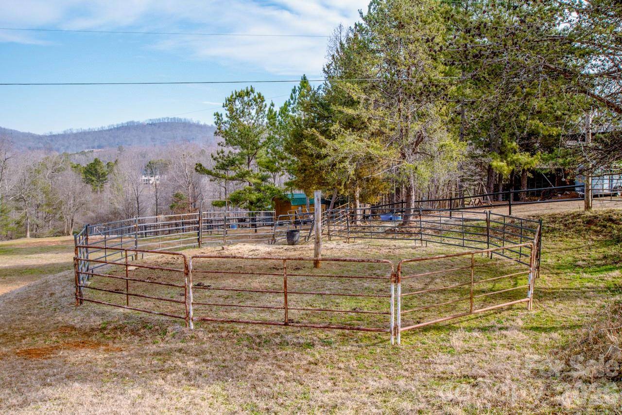 508 Liles LN, Hiddenite, NC 28636