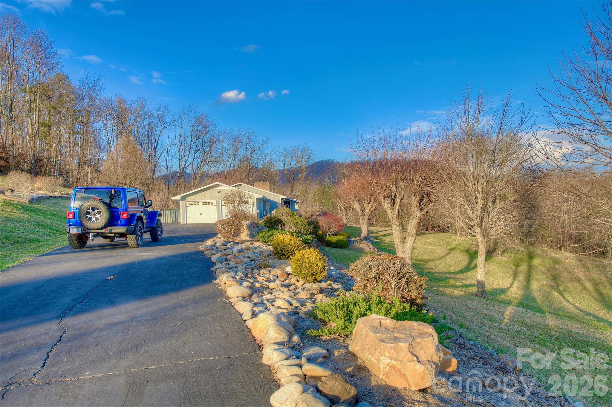 220 Grand View LN, Burnsville, NC 28714
