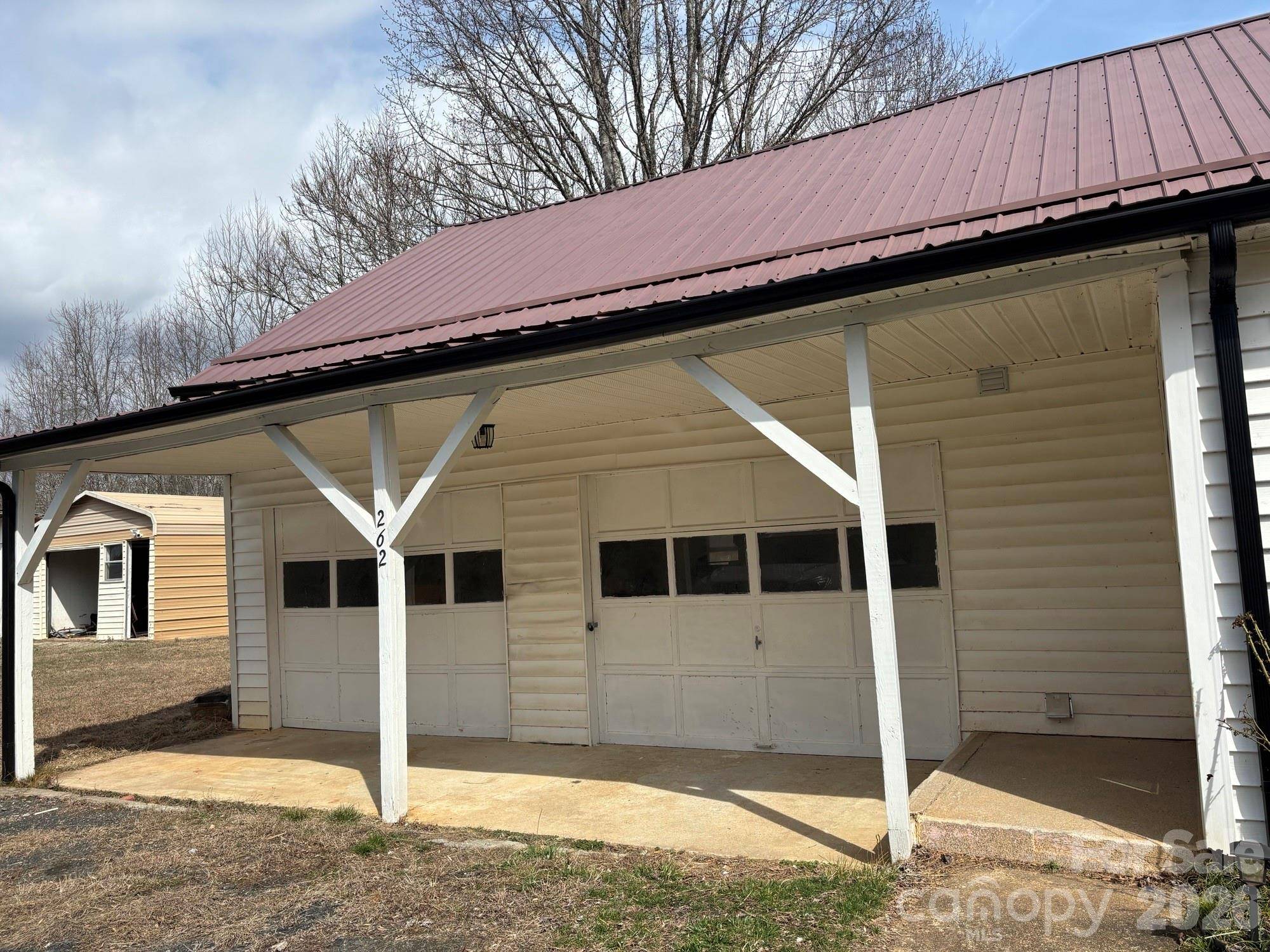 262 Blackberry LN, Bakersville, NC 28705