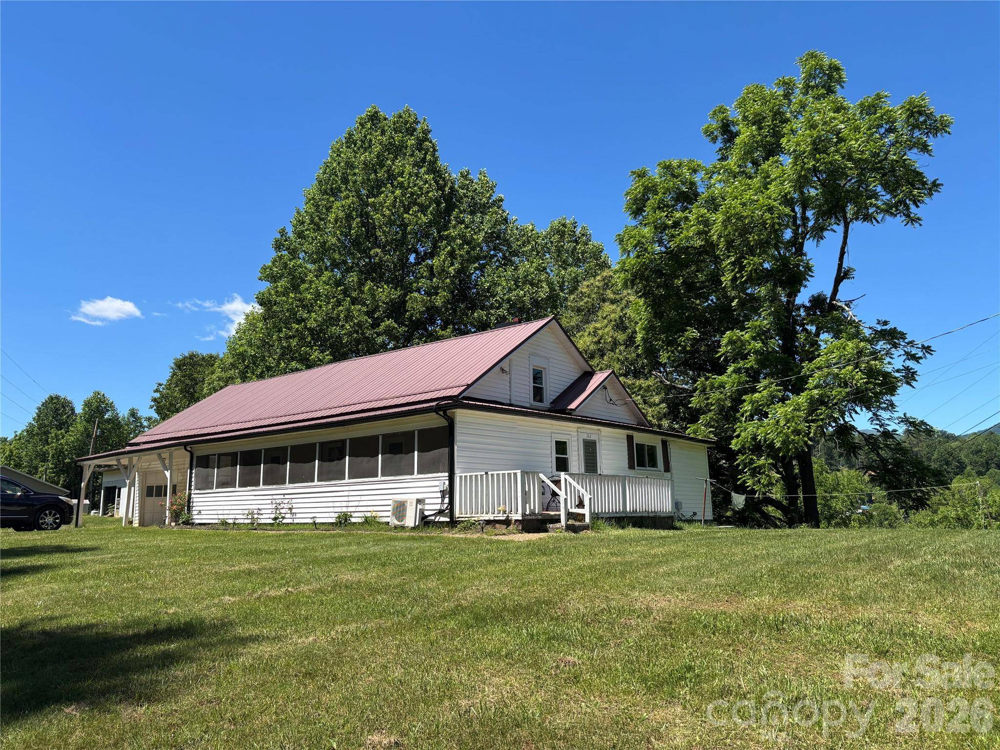 262 Blackberry LN, Bakersville, NC 28705
