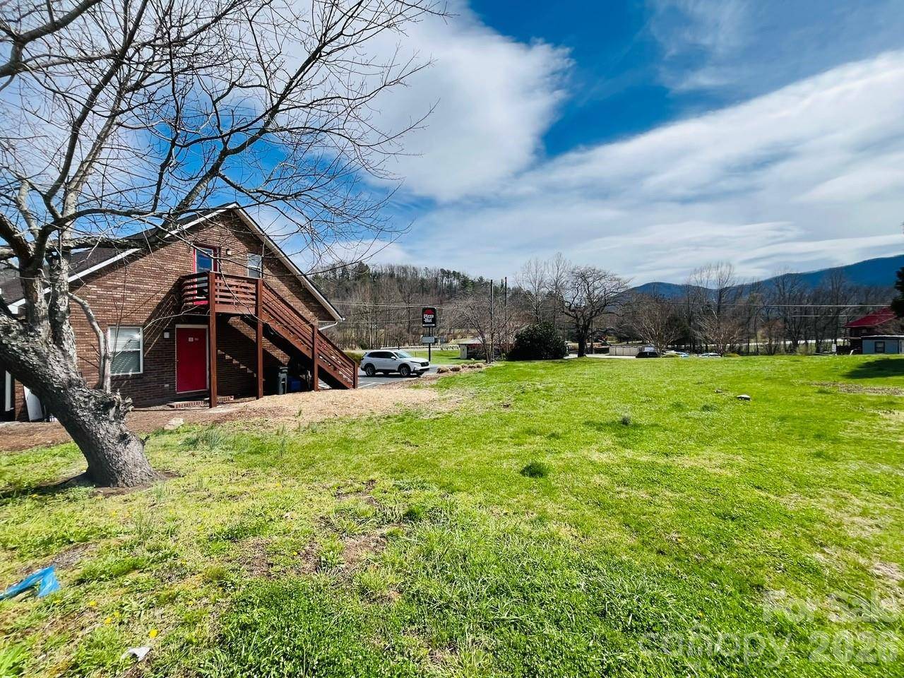 11 Terry Estate DR, Black Mountain, NC 28711