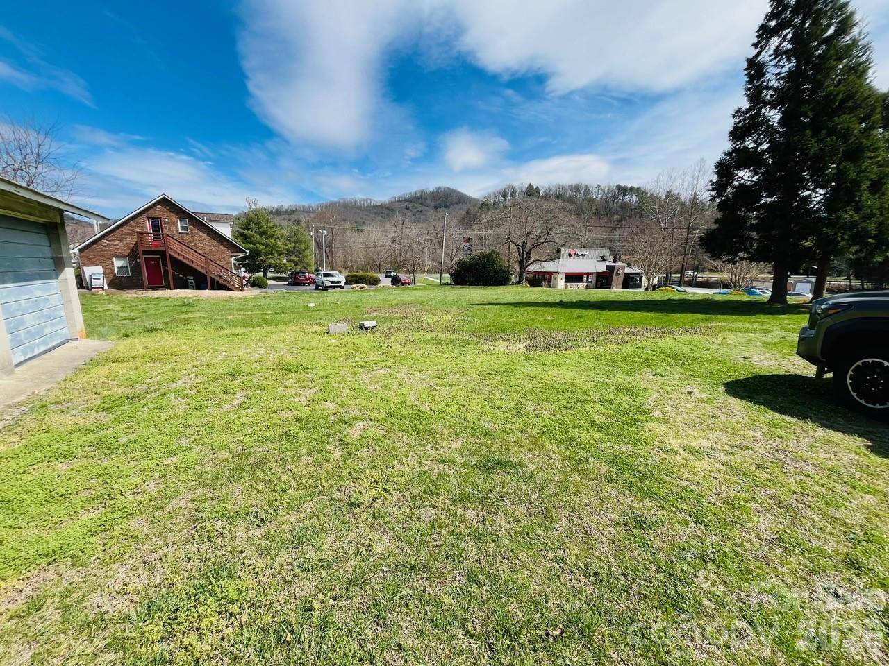 11 Terry Estate DR, Black Mountain, NC 28711
