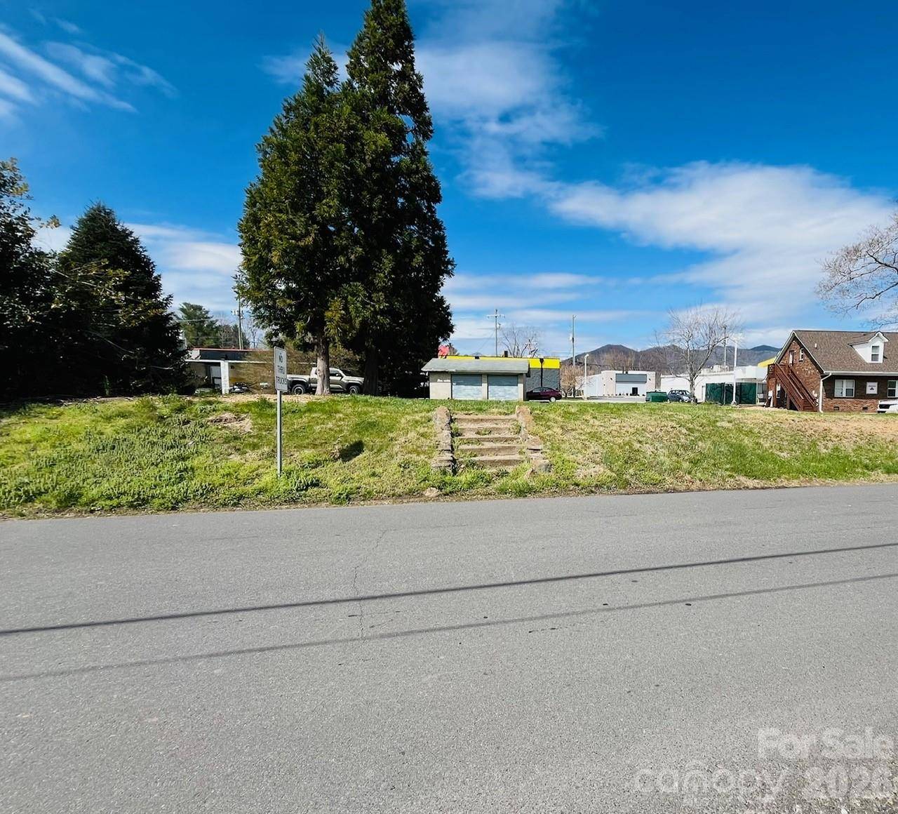 11 Terry Estate DR, Black Mountain, NC 28711