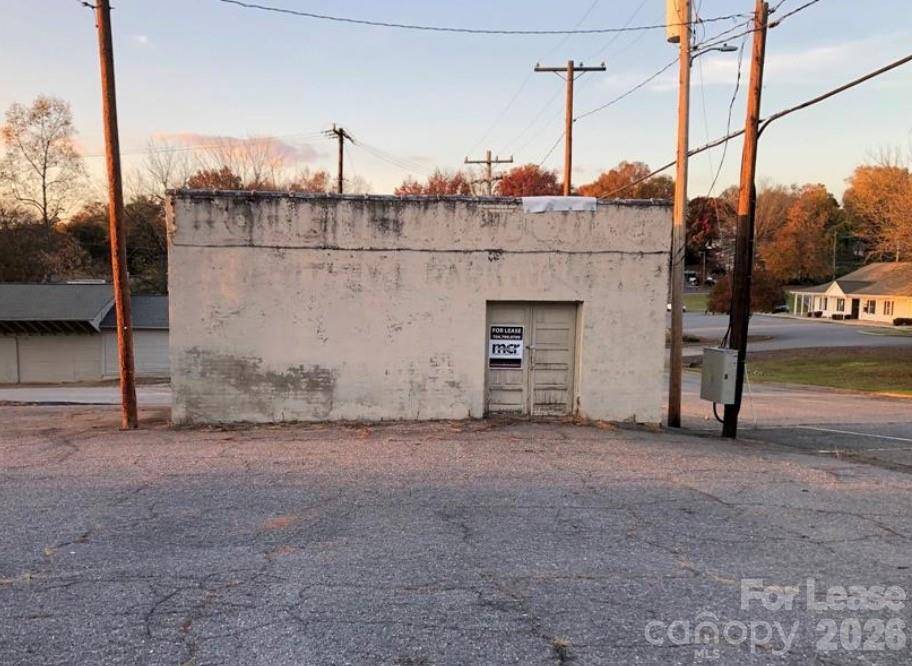 180 Town ALY, Taylorsville, NC 28681