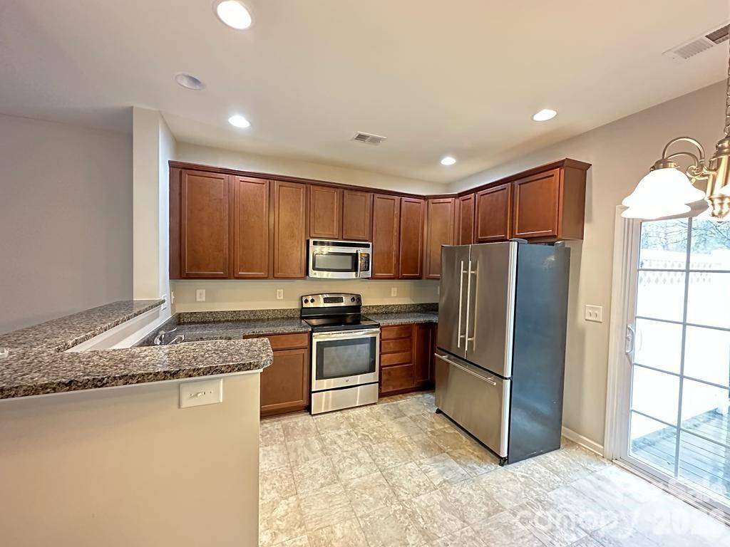 10383 Bunclody DR, Charlotte, NC 28213