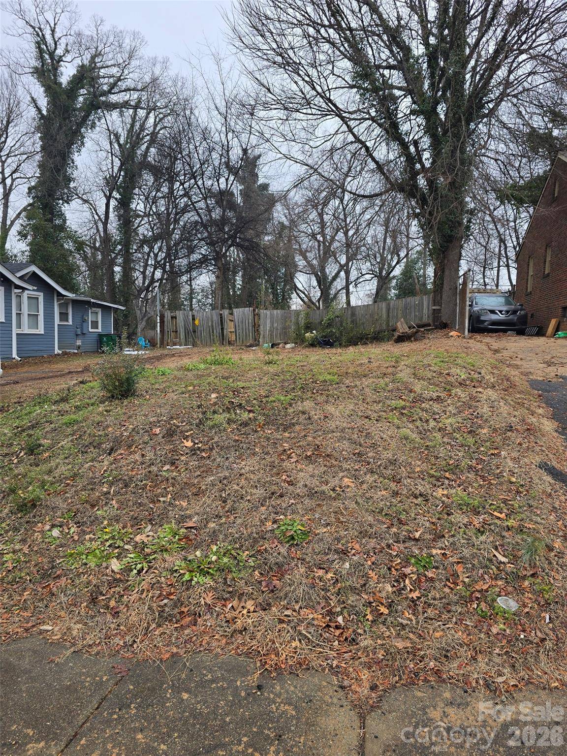 320 Woodvale PL, Charlotte, NC 28208