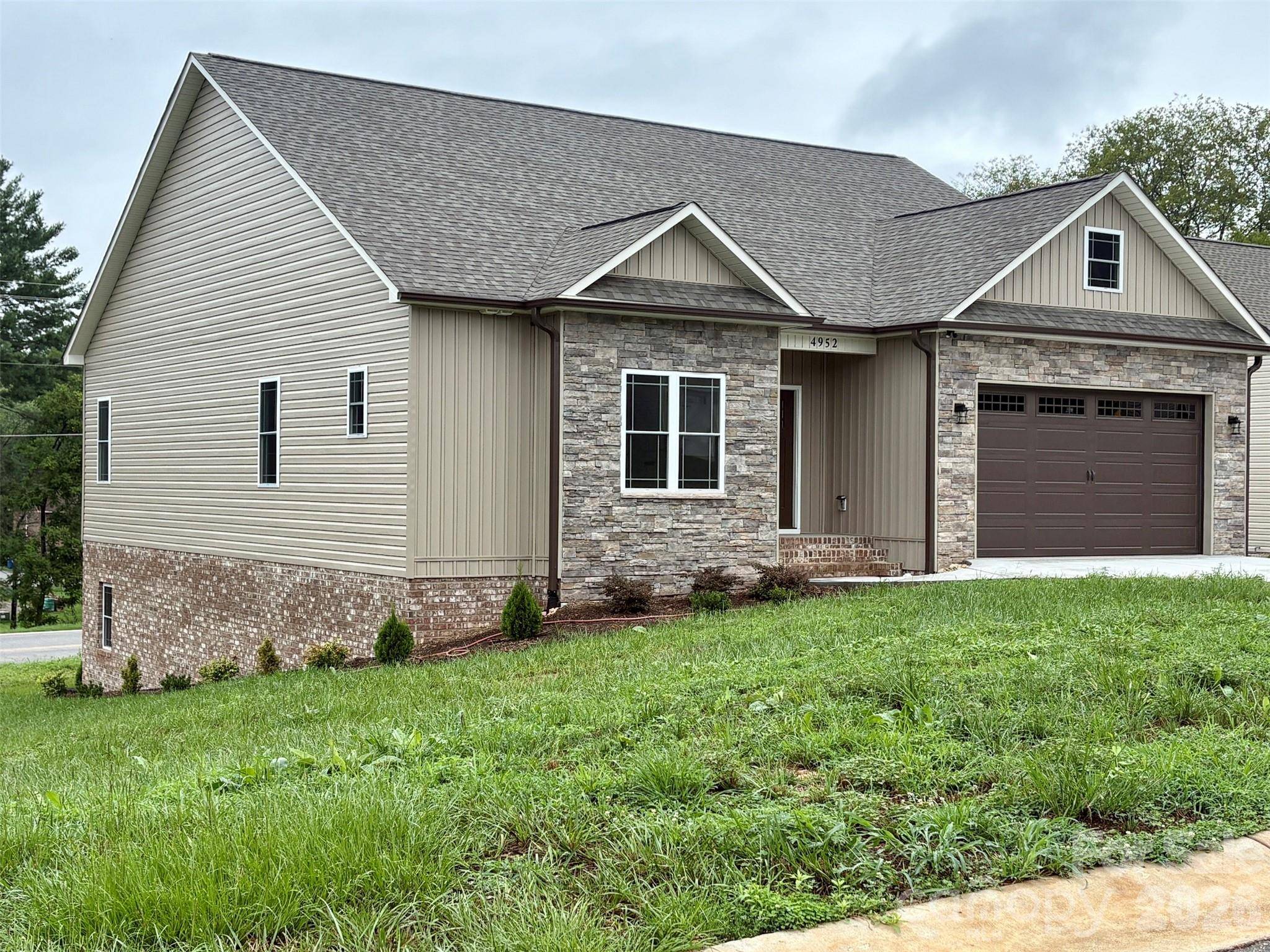4952 Southview DR, Hickory, NC 28602