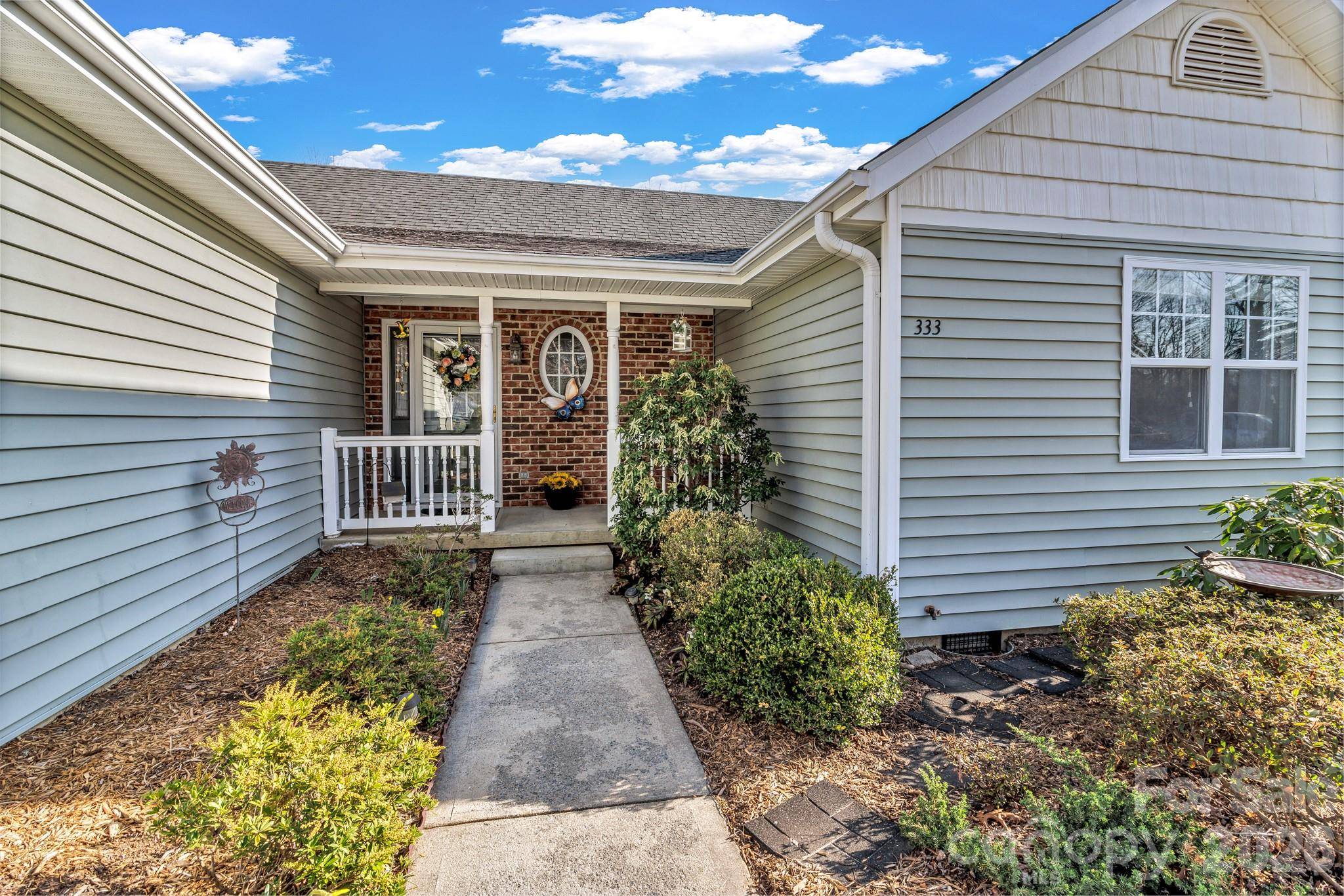 333 Charlestown DR, Hendersonville, NC 28792