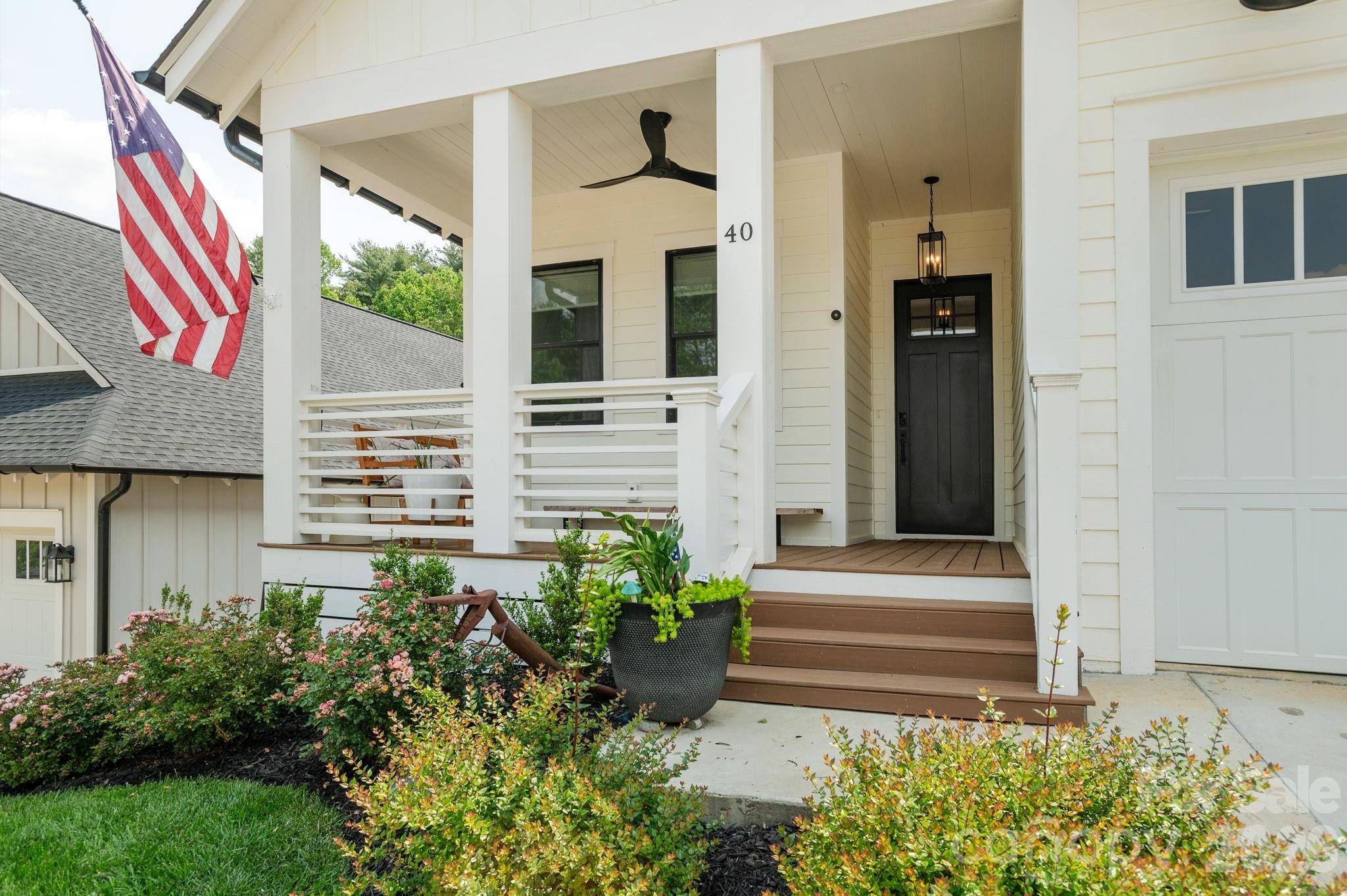 40 Hidden Pond LN, Brevard, NC 28712