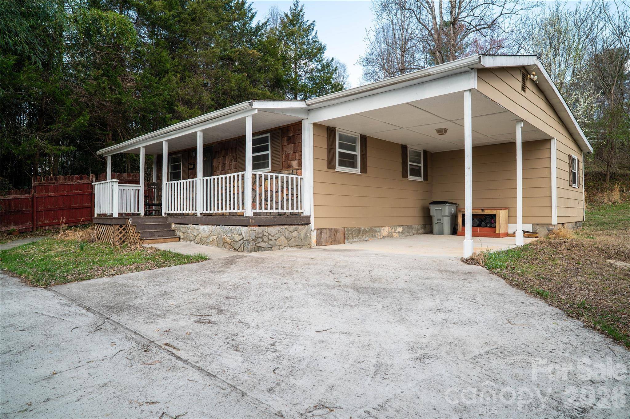 813 Severt CIR NE, Lenoir, NC 28645
