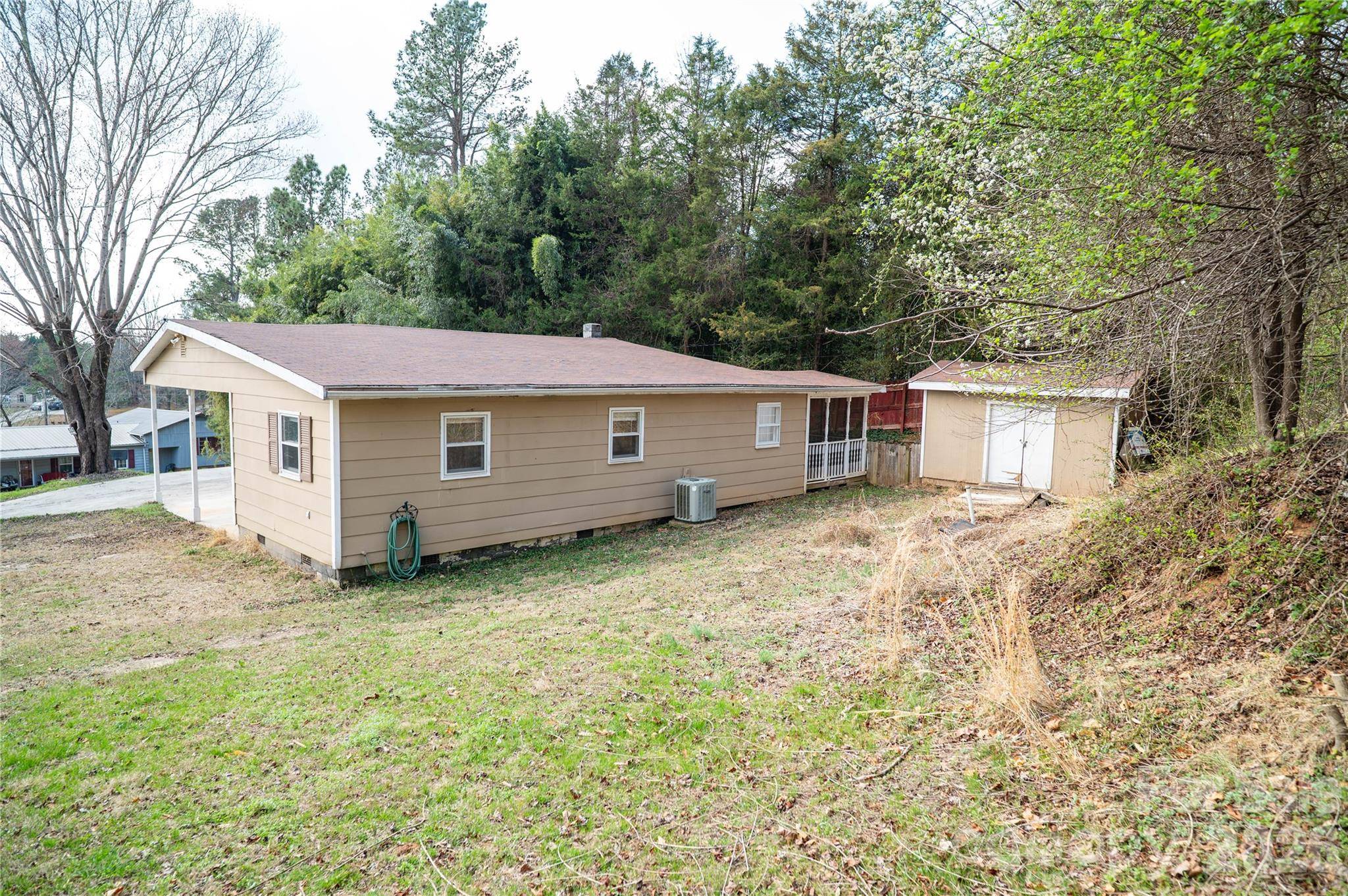 813 Severt CIR NE, Lenoir, NC 28645
