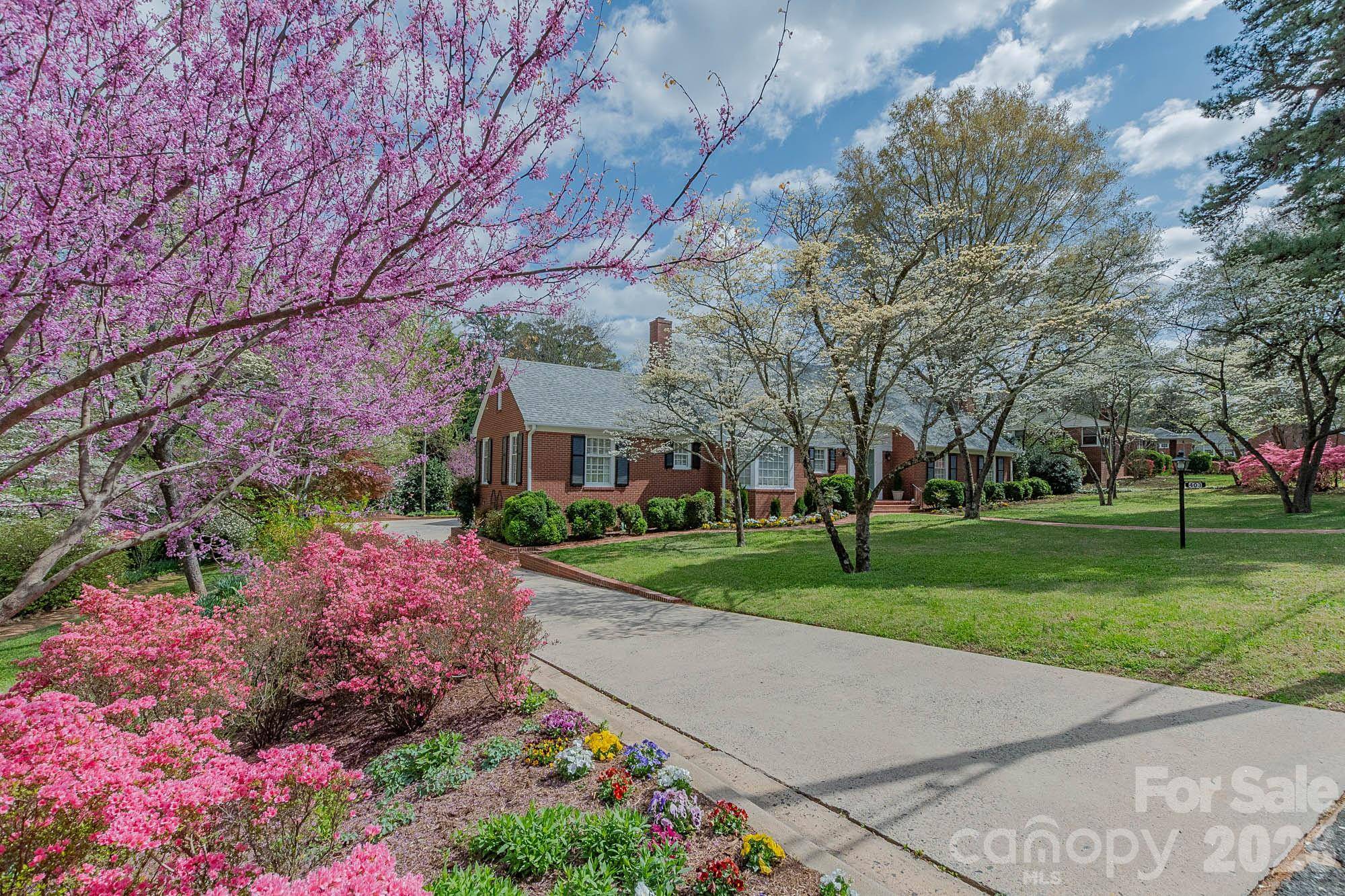 403 Weaver DR, Lexington, NC 27292