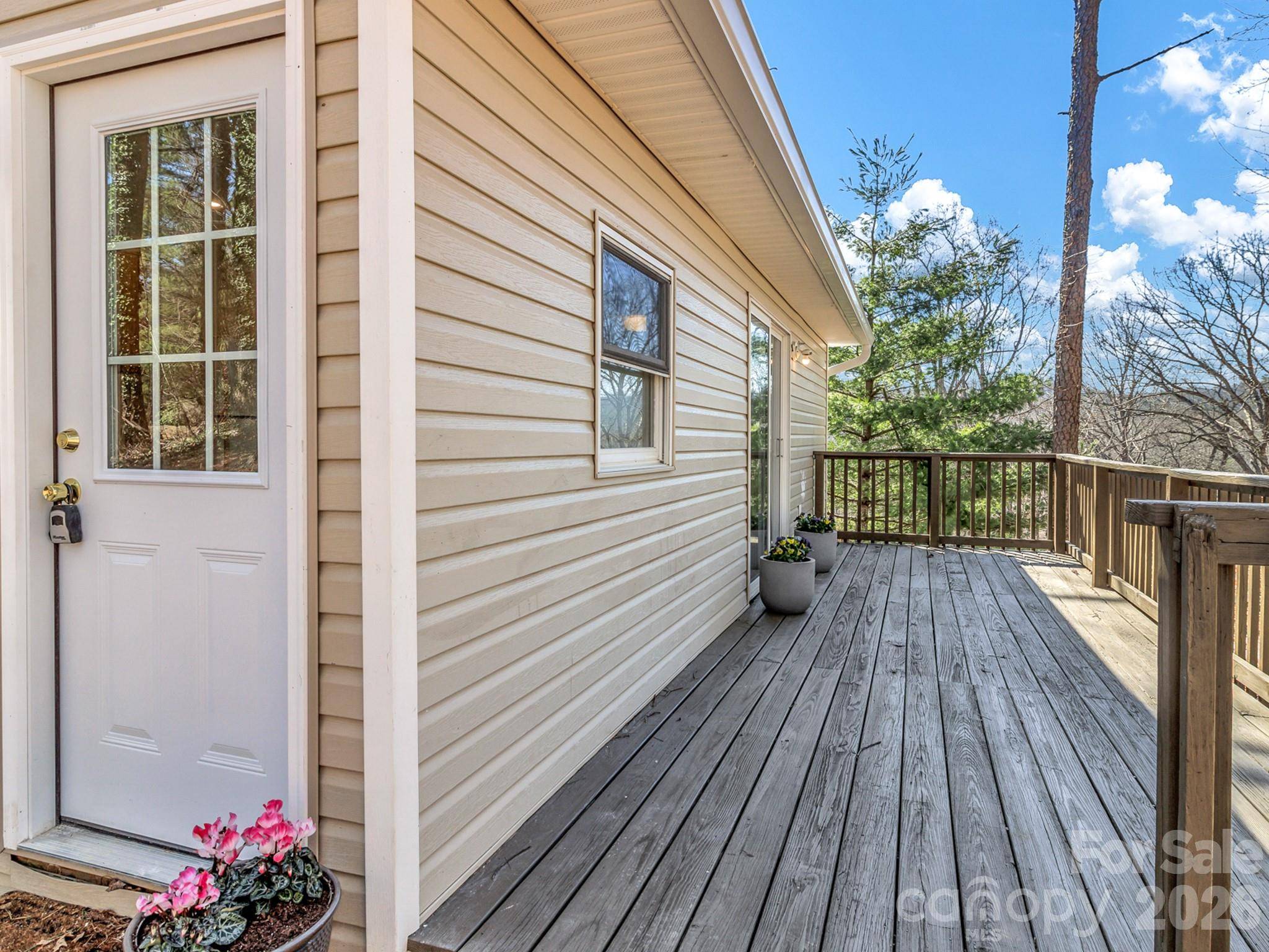 114 Elden ST, Hendersonville, NC 28791