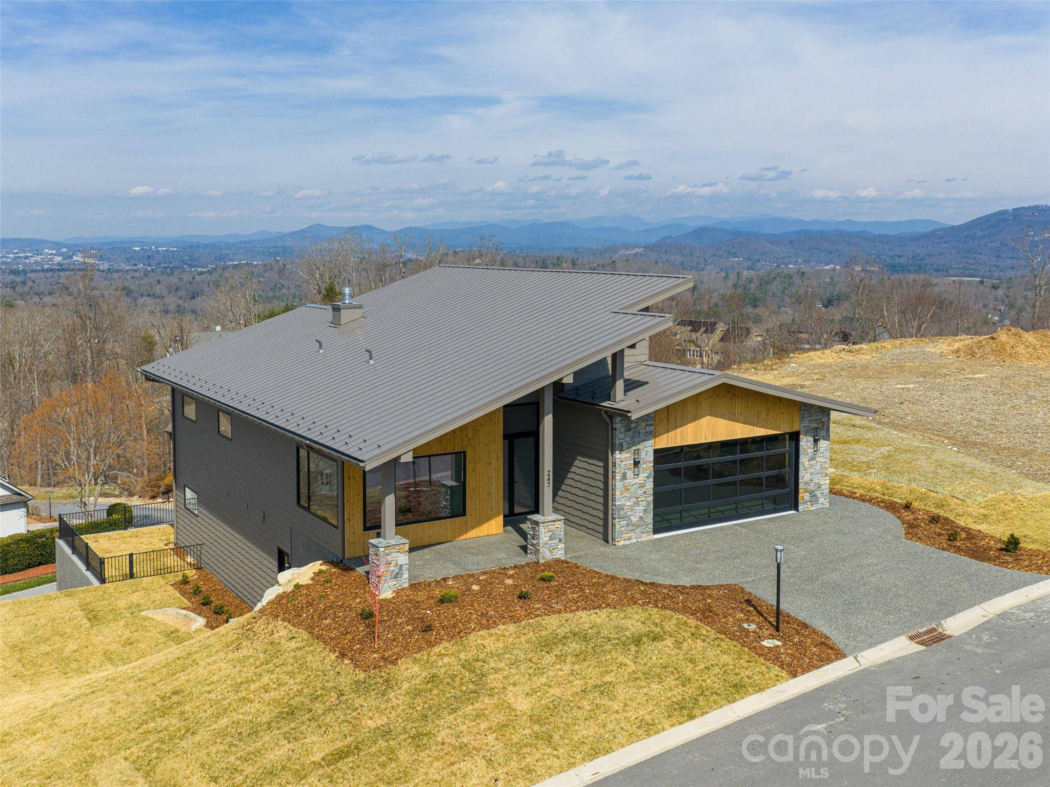 247 Coachman DR, Hendersonville, NC 28791