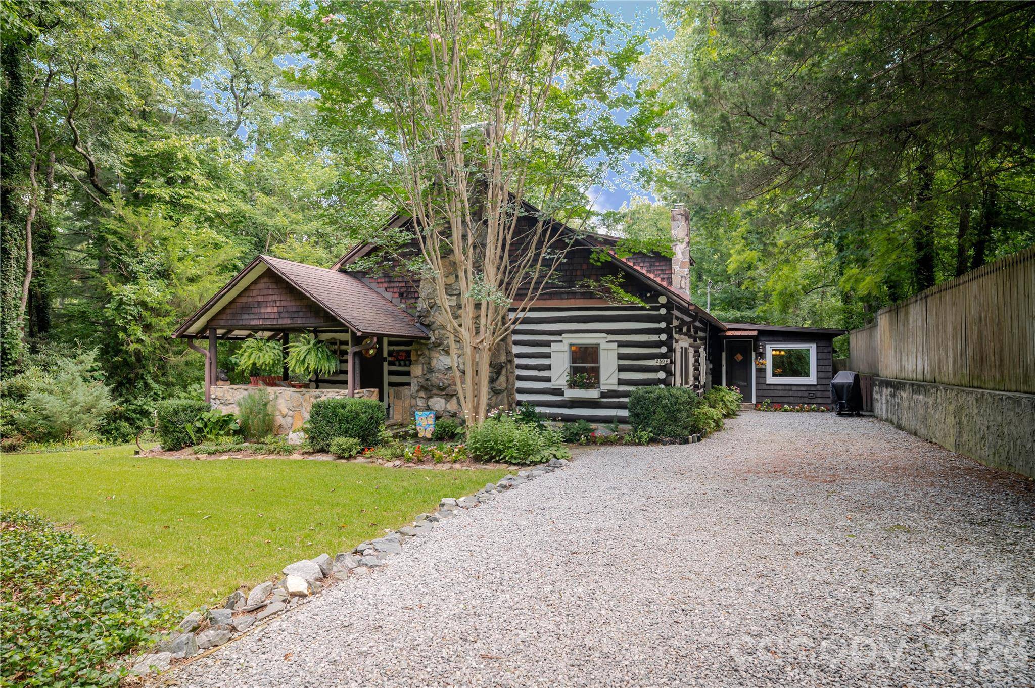 2506 Anders DR, Hendersonville, NC 28791