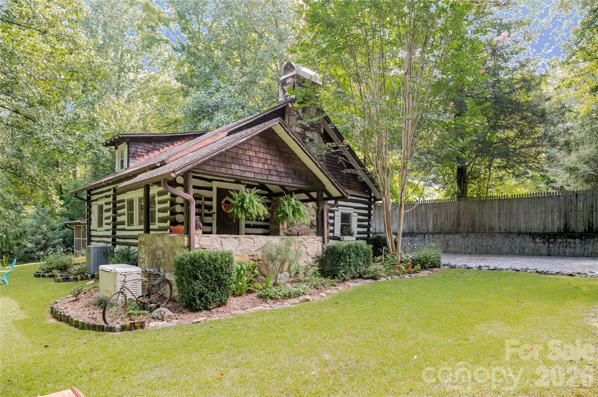 2506 Anders DR, Hendersonville, NC 28791