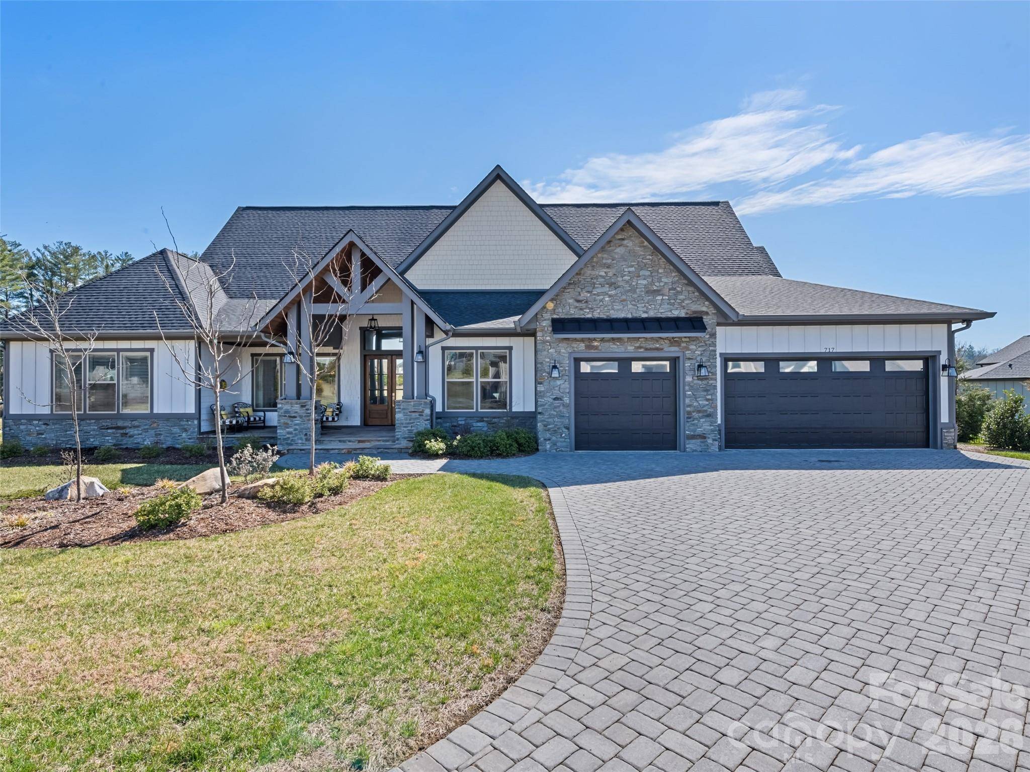 717 Daniel Circle DR, Mills River, NC 28759