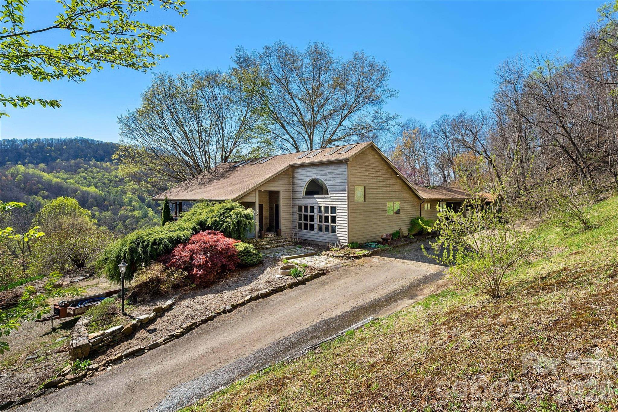 311 Pisgah Mine RD, Burnsville, NC 28714