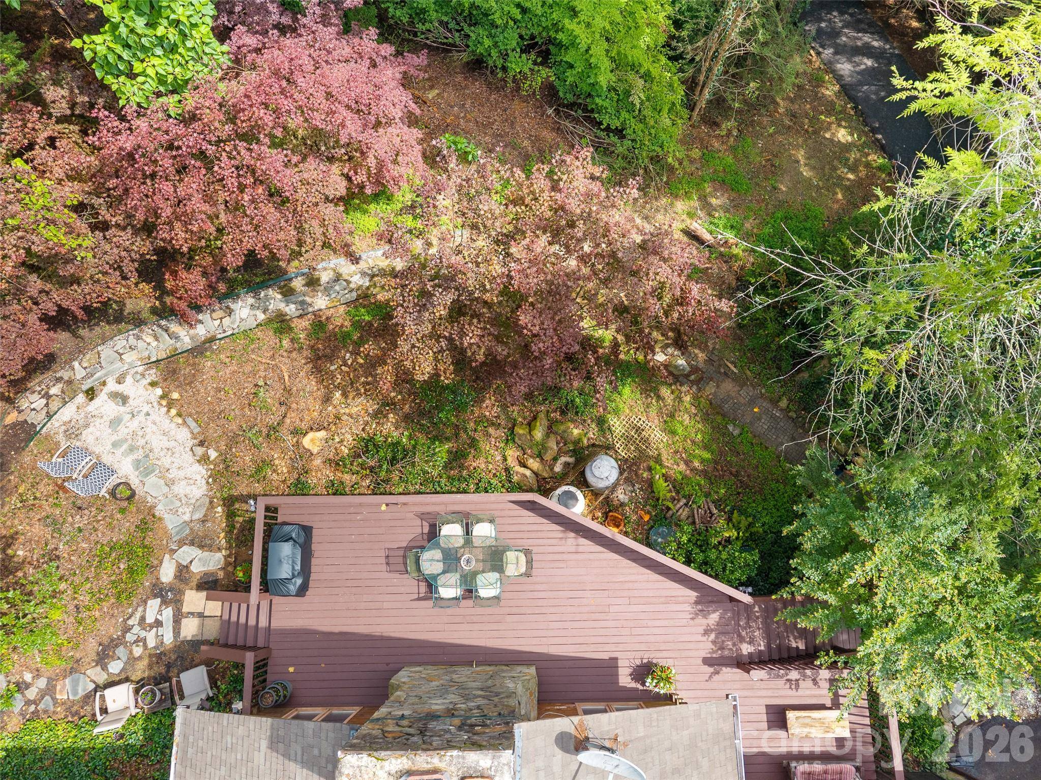 6 Ravenwood LN, Horse Shoe, NC 28742