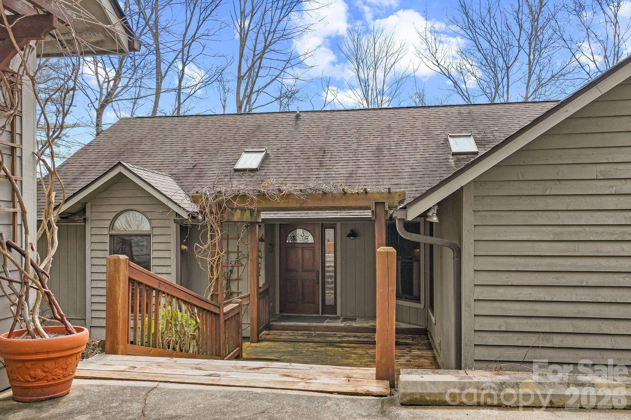 306 S Sequoyah LN, Brevard, NC 28712