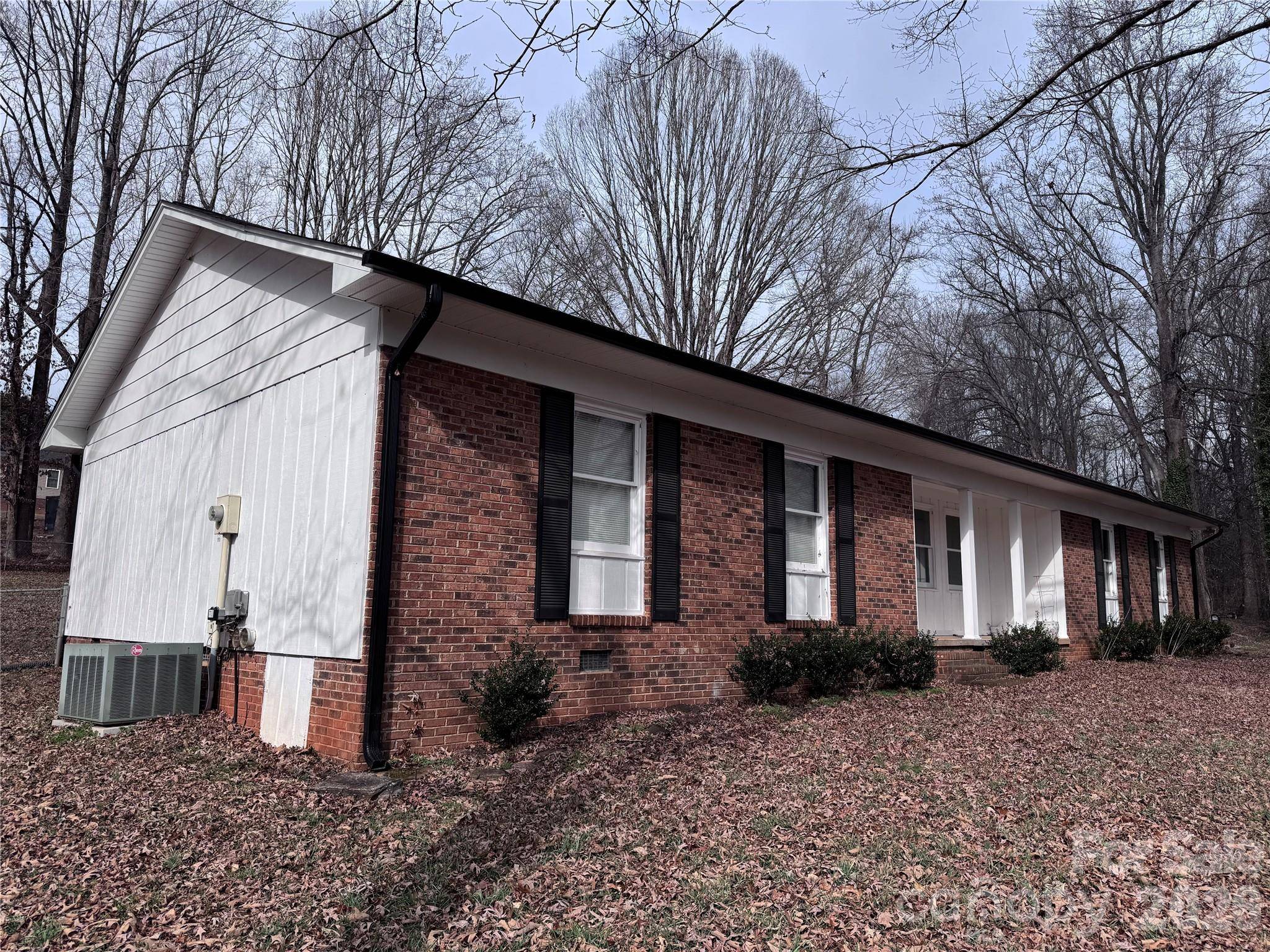 1511 Old Carriage DR, Newton, NC 28658