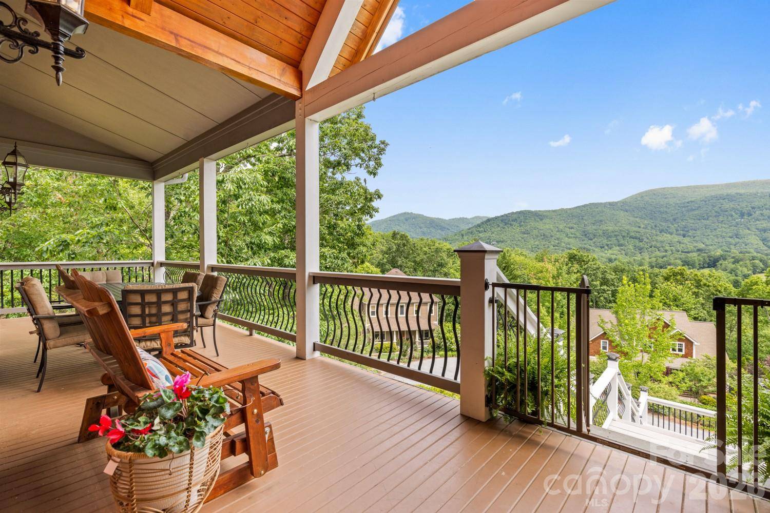 6 Grouse TER, Fairview, NC 28730