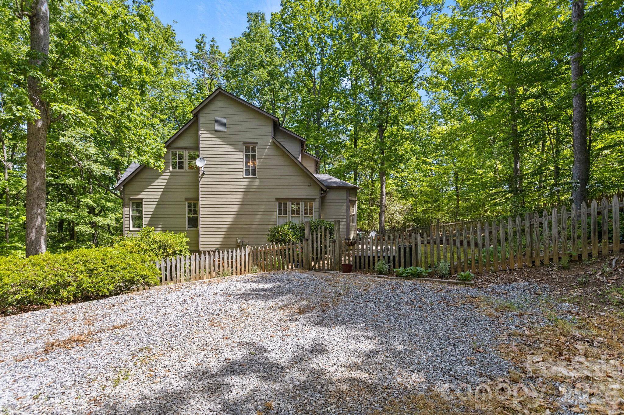 2825 Hunting Country RD, Tryon, NC 28782
