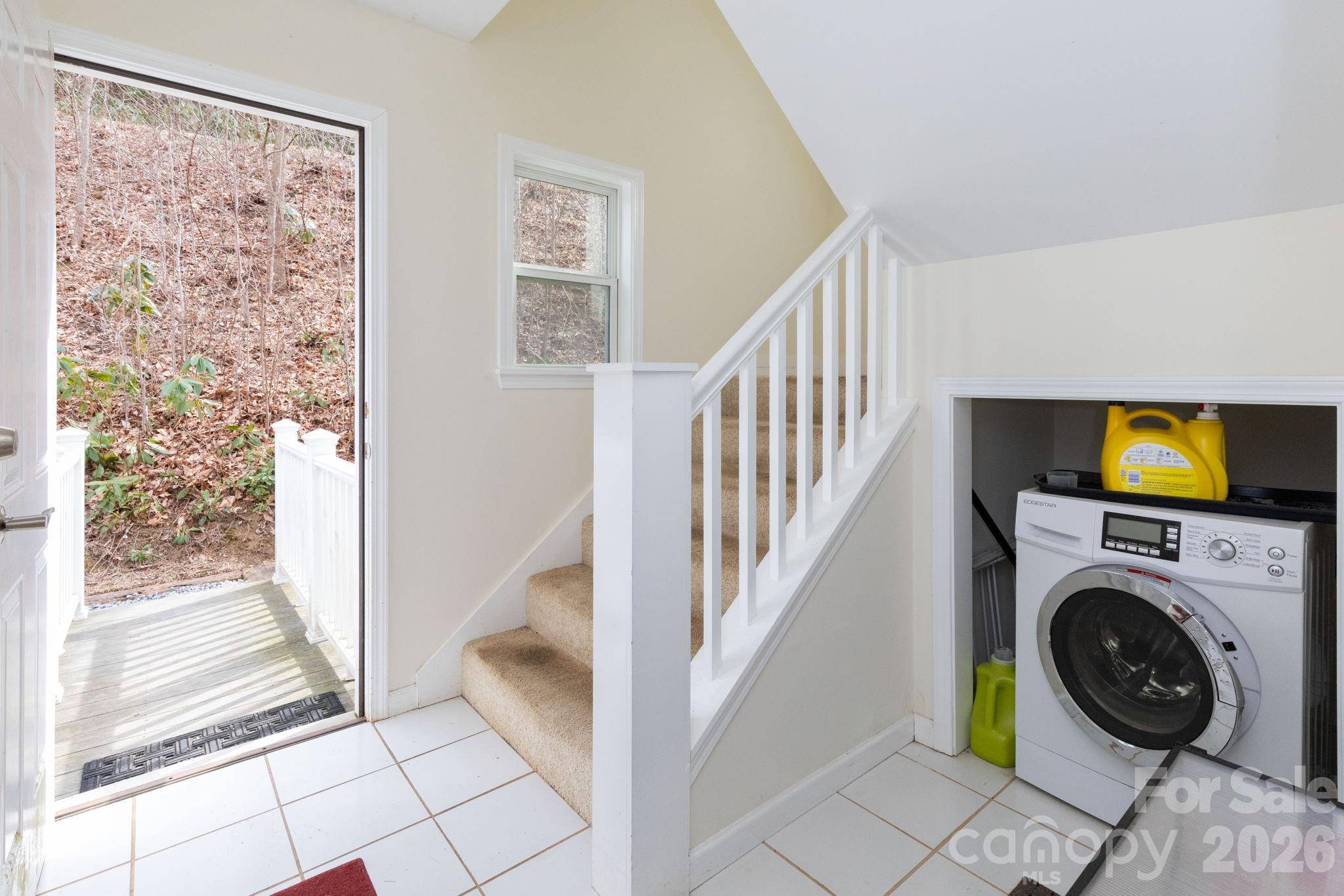 14 Lila LN, Clyde, NC 28721