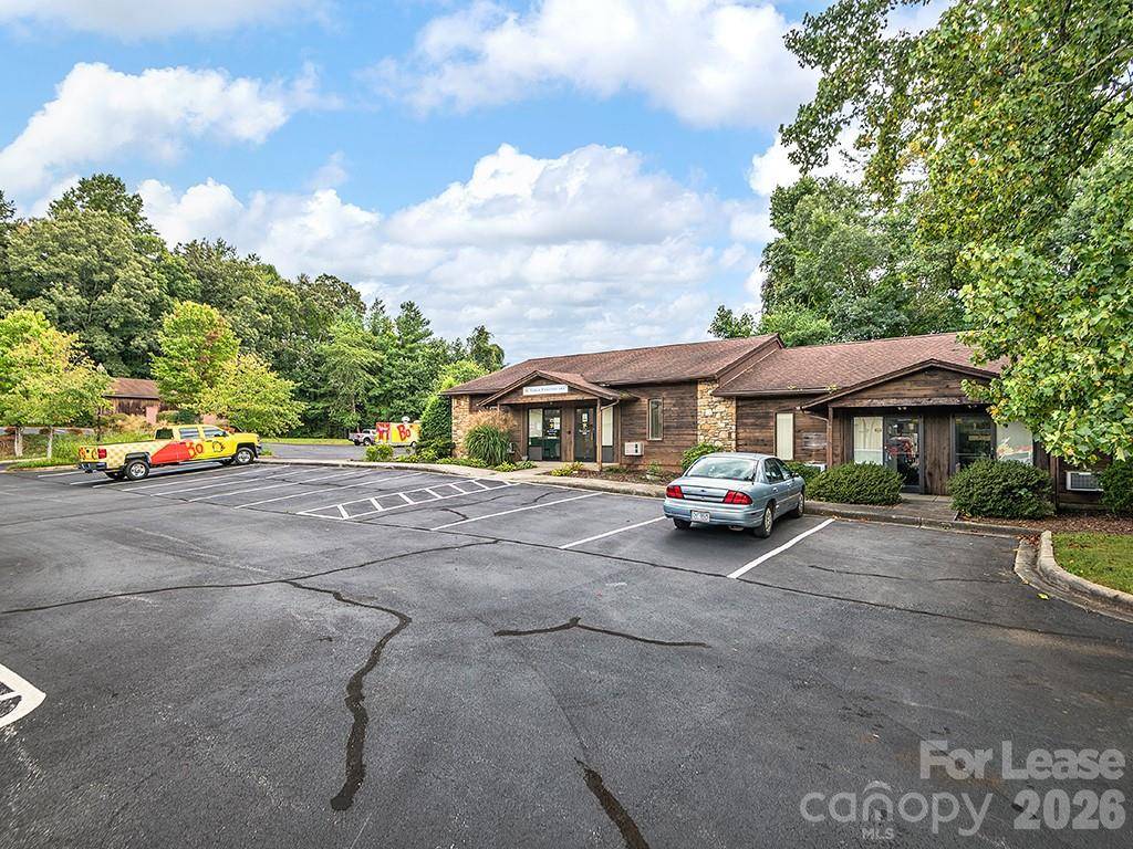 141 Glenn Bridge RD, Arden, NC 28704