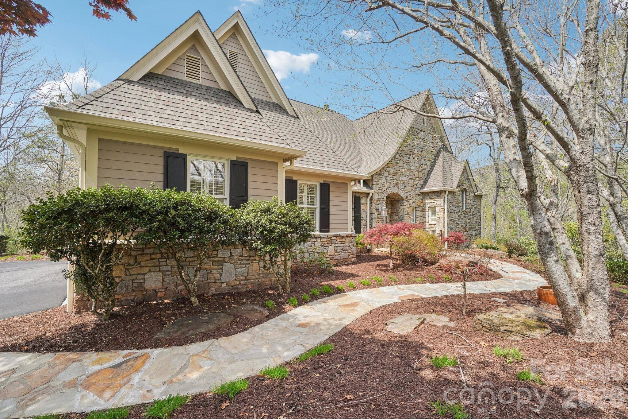 304 Pine Forest TRCE, Hendersonville, NC 28739