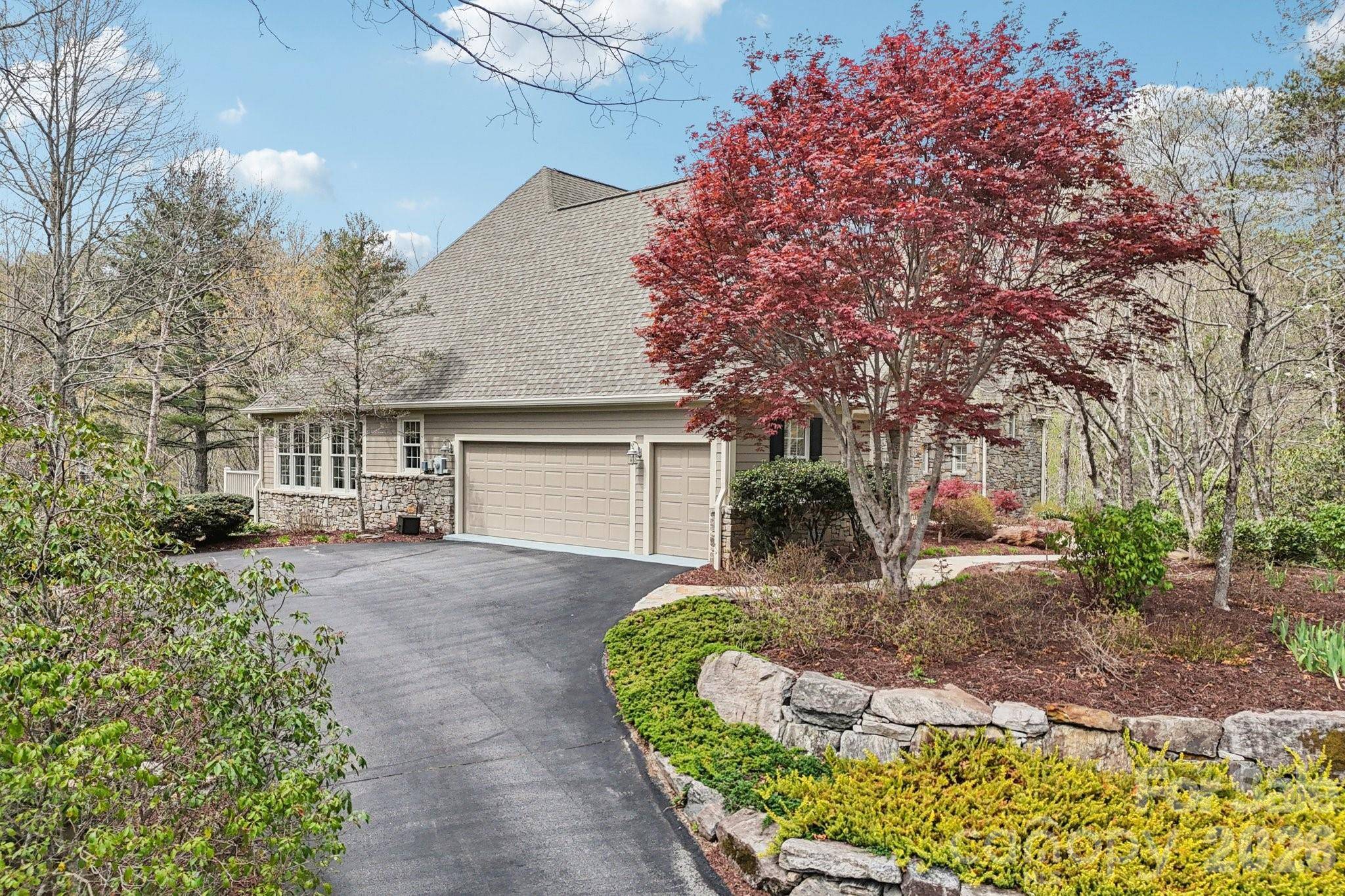 304 Pine Forest TRCE, Hendersonville, NC 28739
