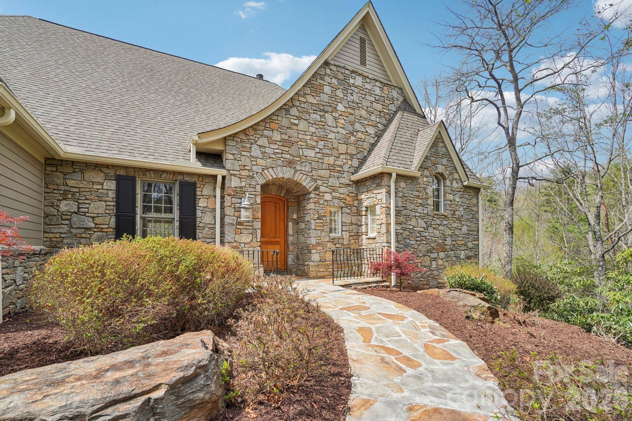304 Pine Forest TRCE, Hendersonville, NC 28739