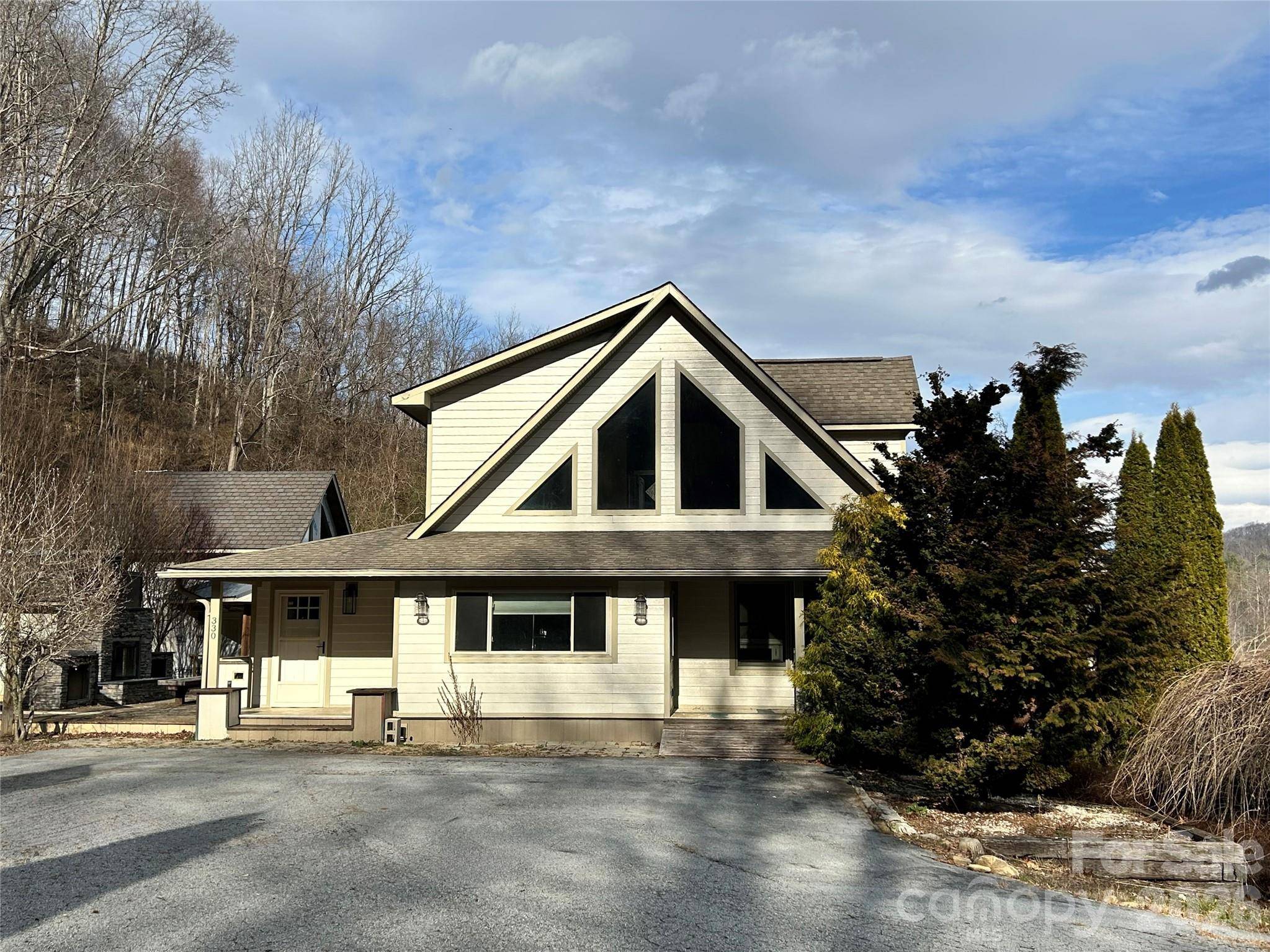 330 Potts DR, Waynesville, NC 28785