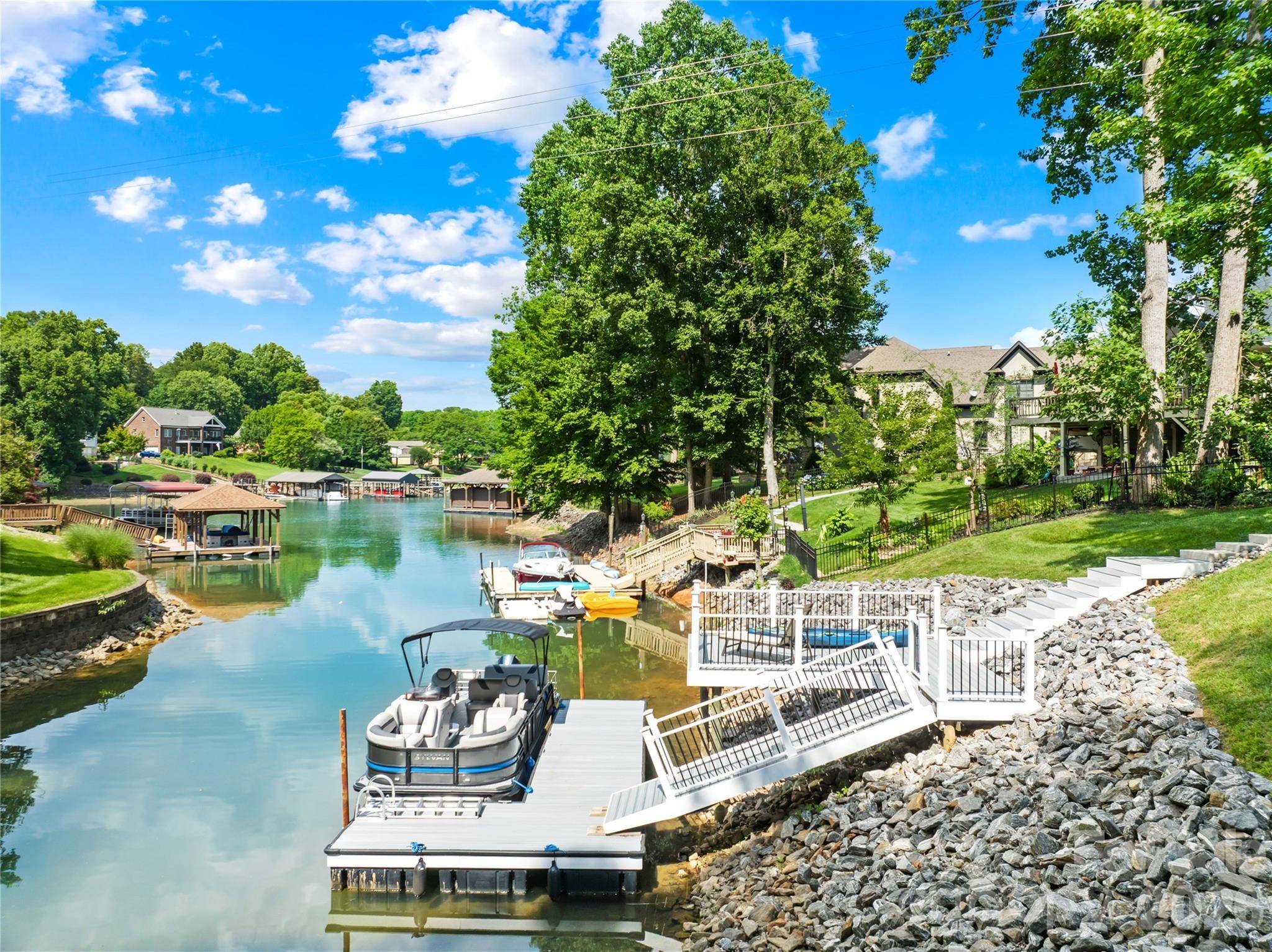 2474 Green Point LN, Denver, NC 28037