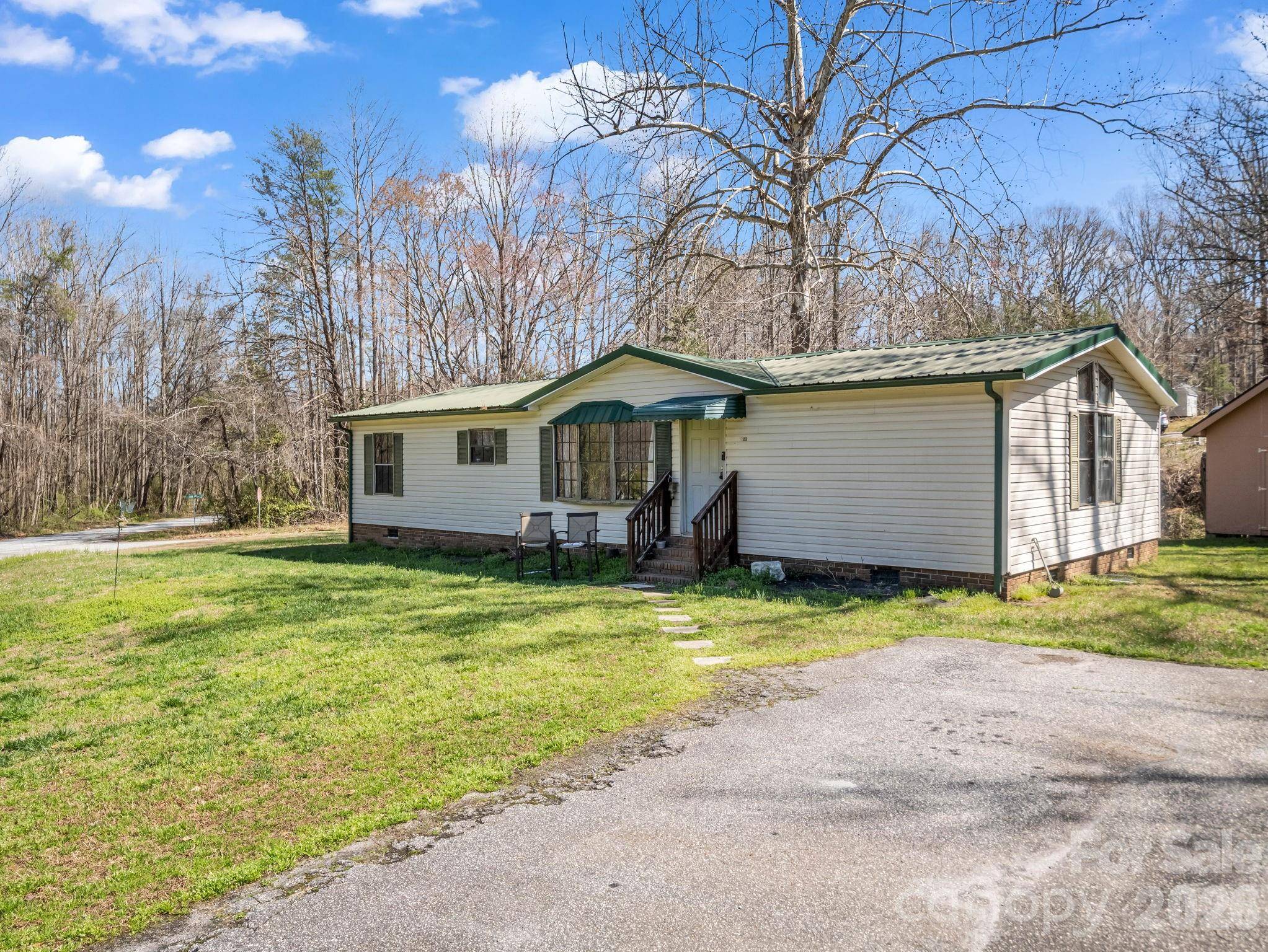 122 Hotel Hill DR, Landrum, SC 29356