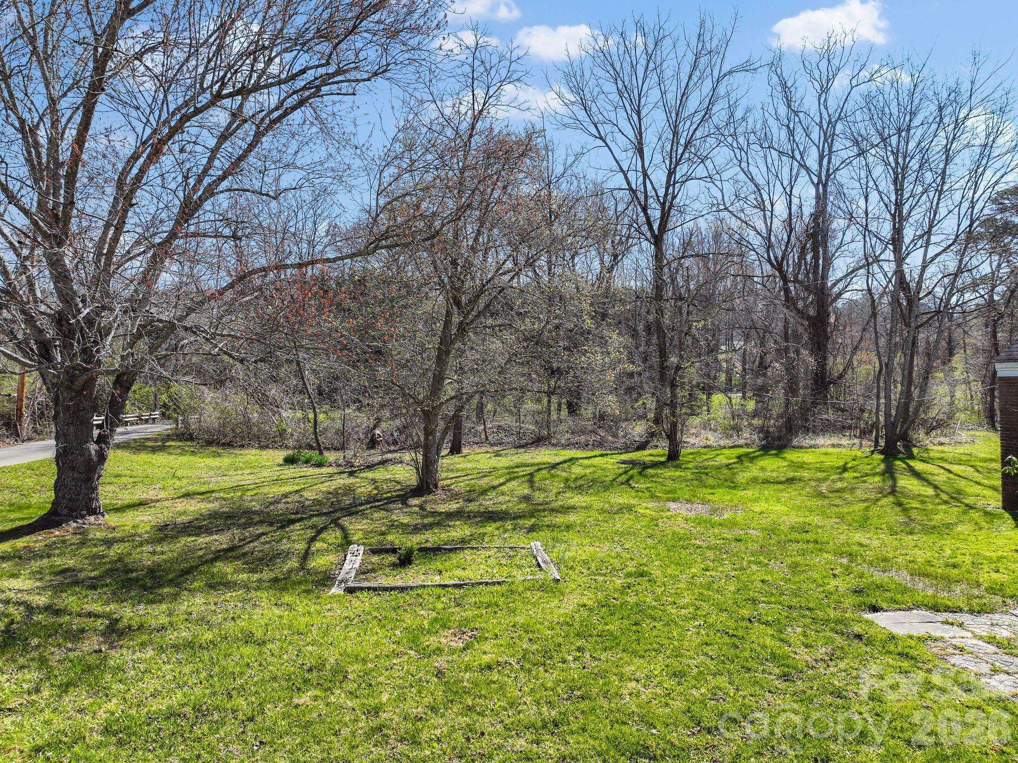 99999 New Haw Creek RD, Asheville, NC 28805