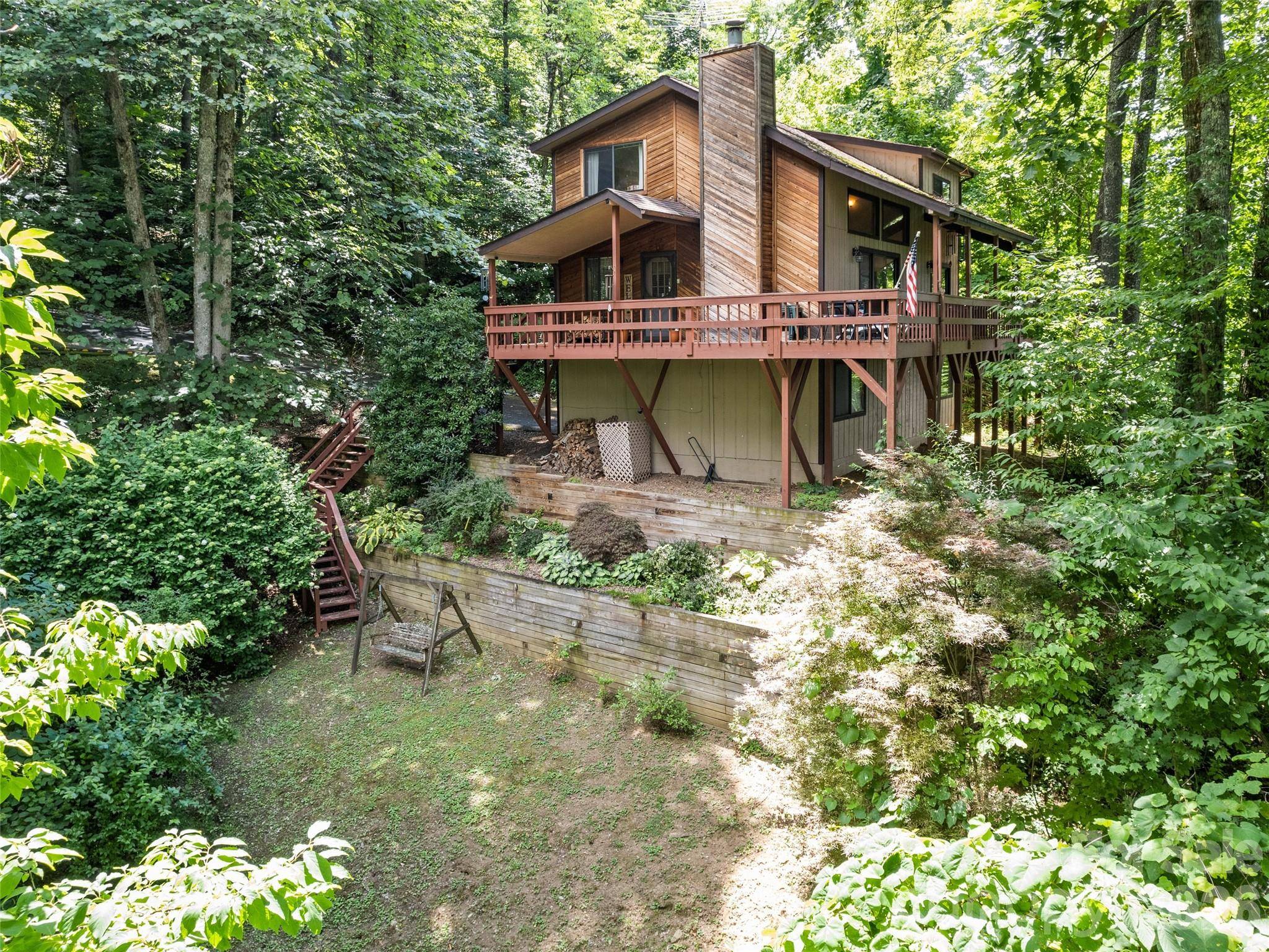 1672 Summit DR, Maggie Valley, NC 28751