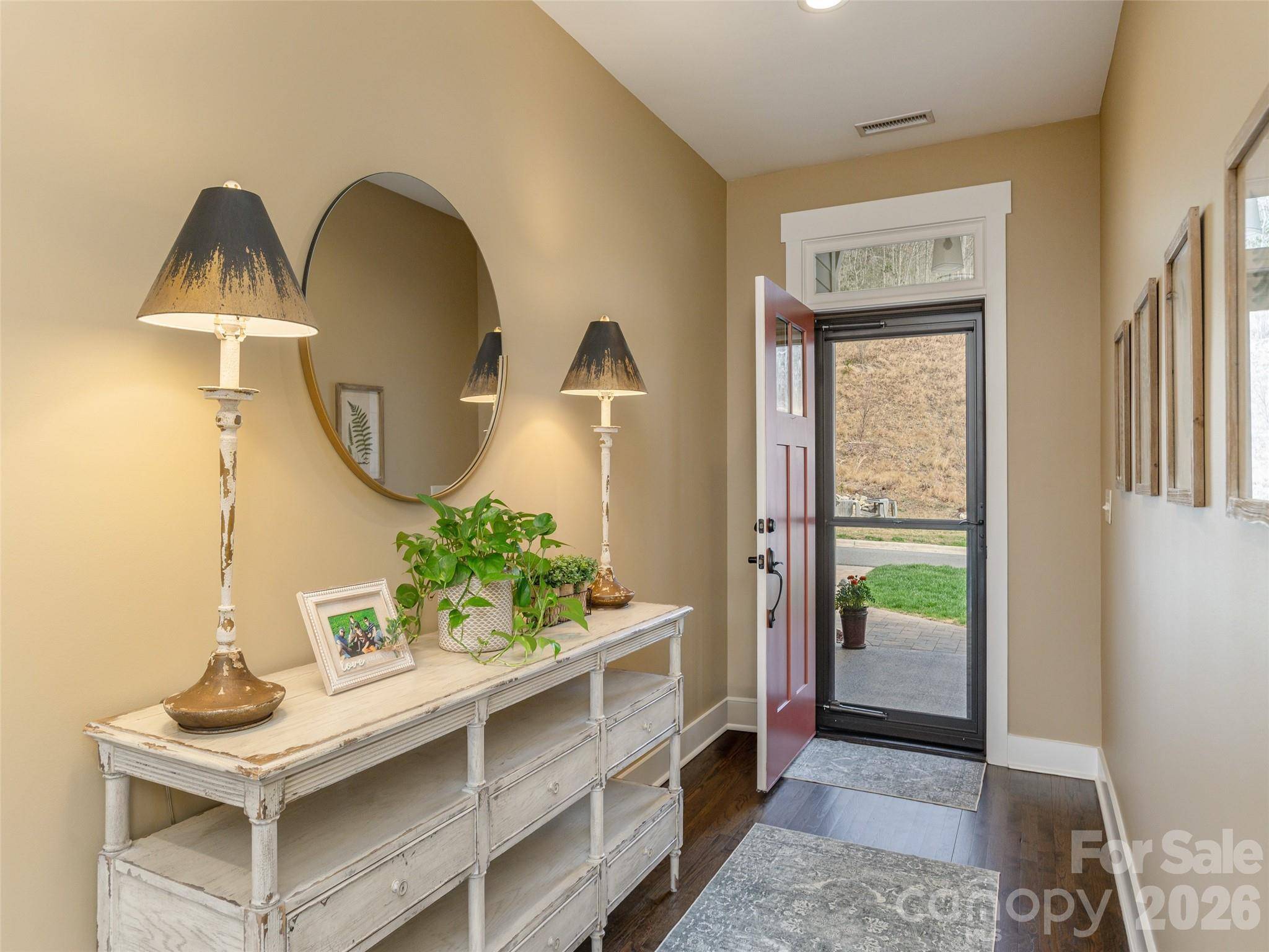 96 Copper Creek LN, Hendersonville, NC 28739