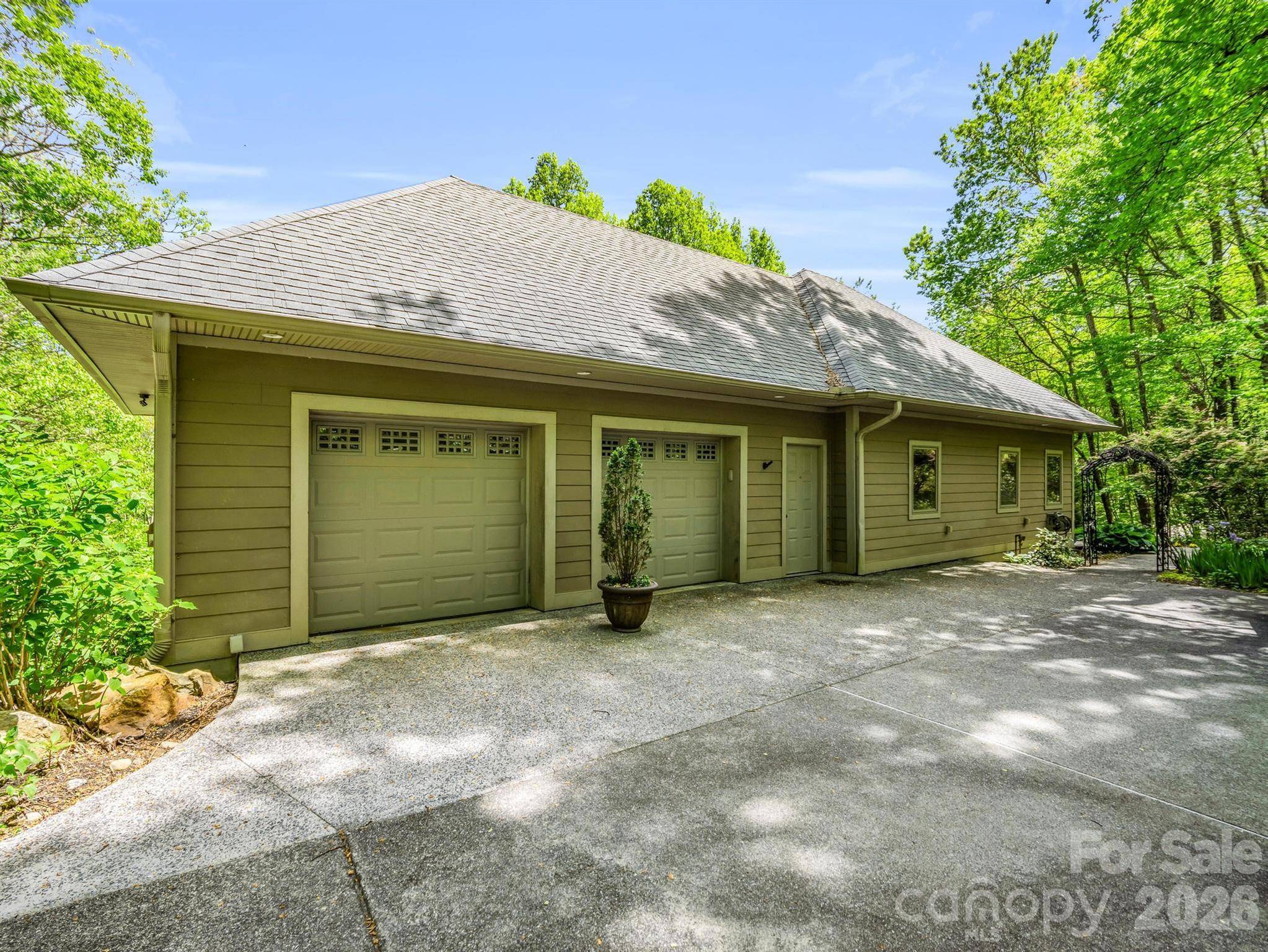 30 Laurel Branch DR, Black Mountain, NC 28711