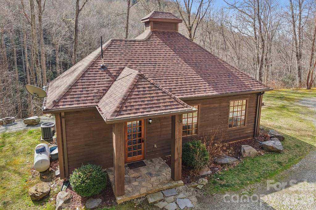 1012 Alarka Highlands DR, Bryson City, NC 28713