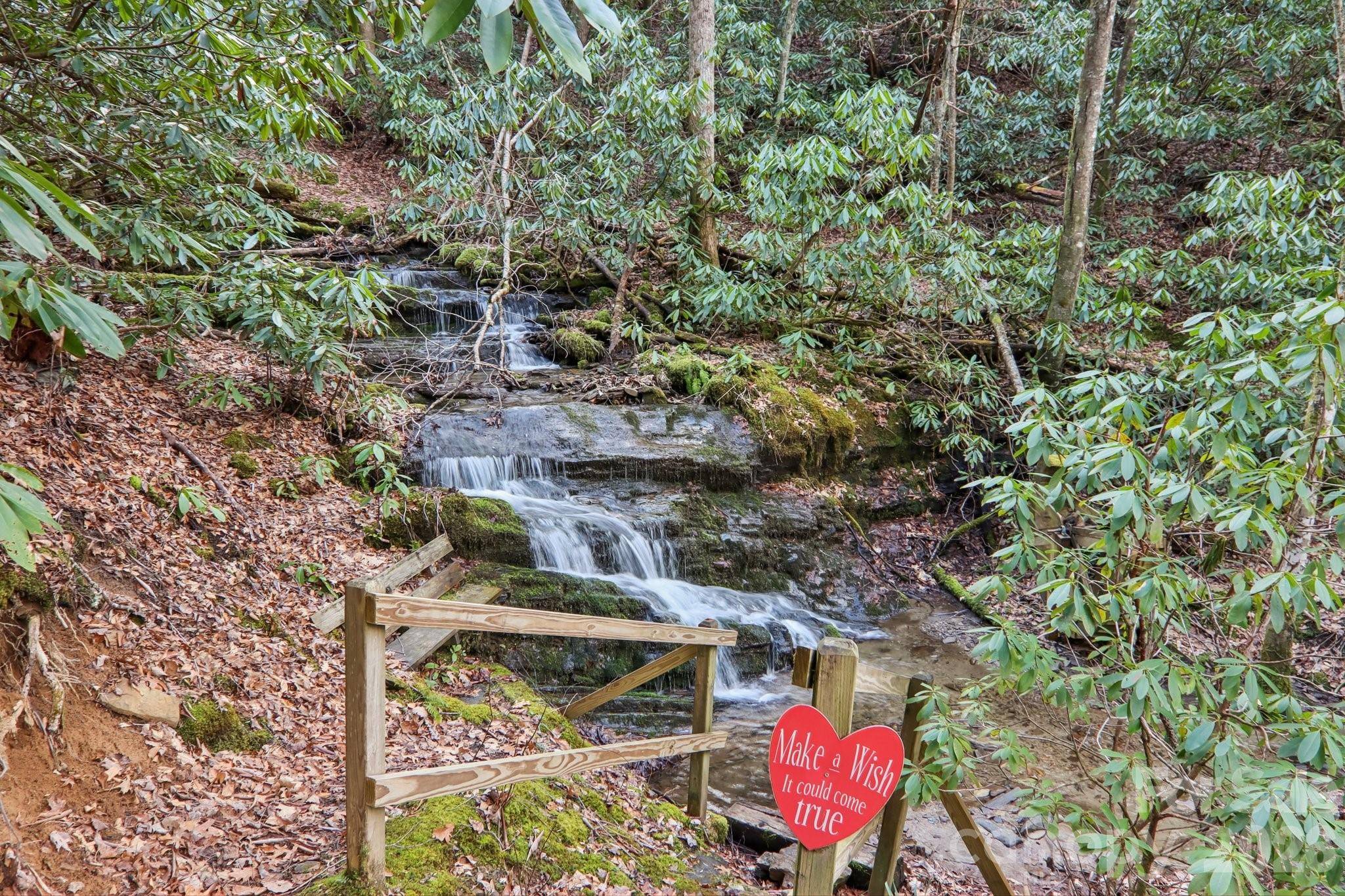 1012 Alarka Highlands DR, Bryson City, NC 28713